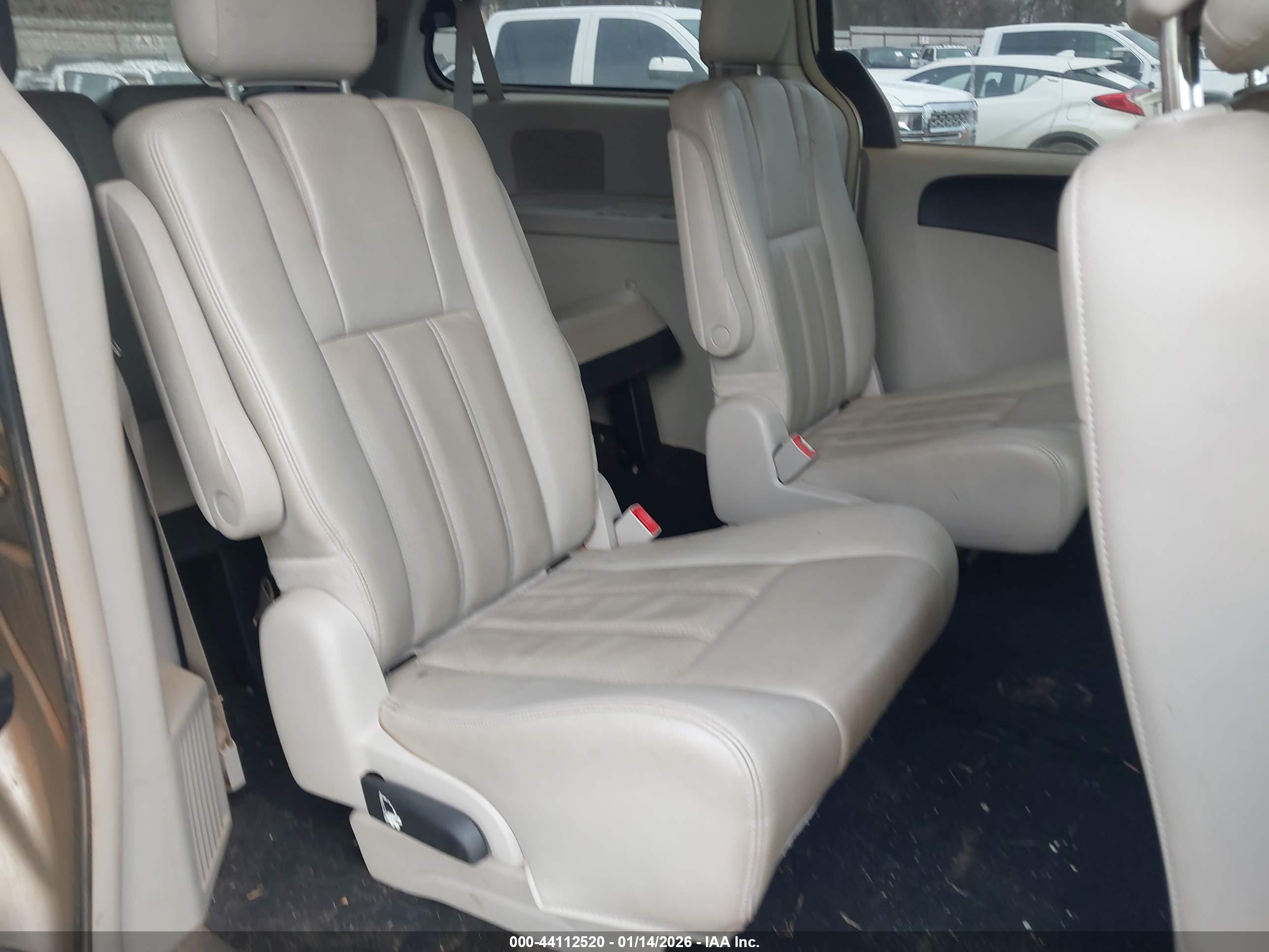 CHRYSLER TOWN image 8