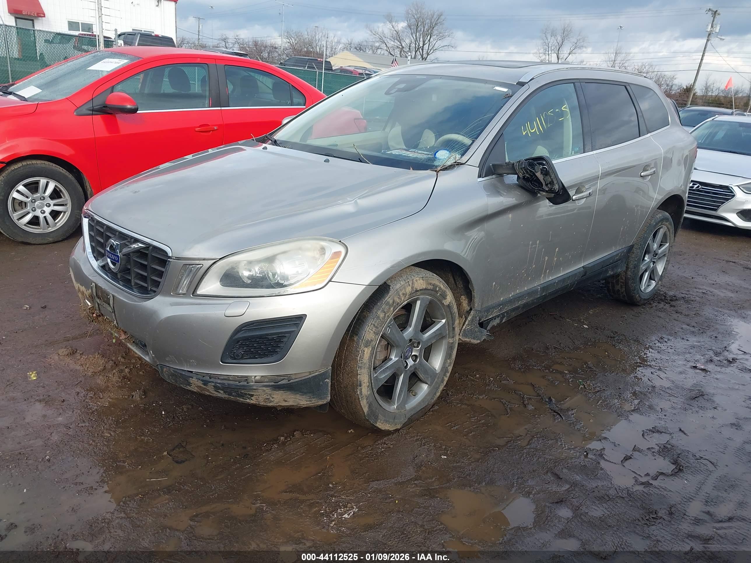 VOLVO XC60 image 2