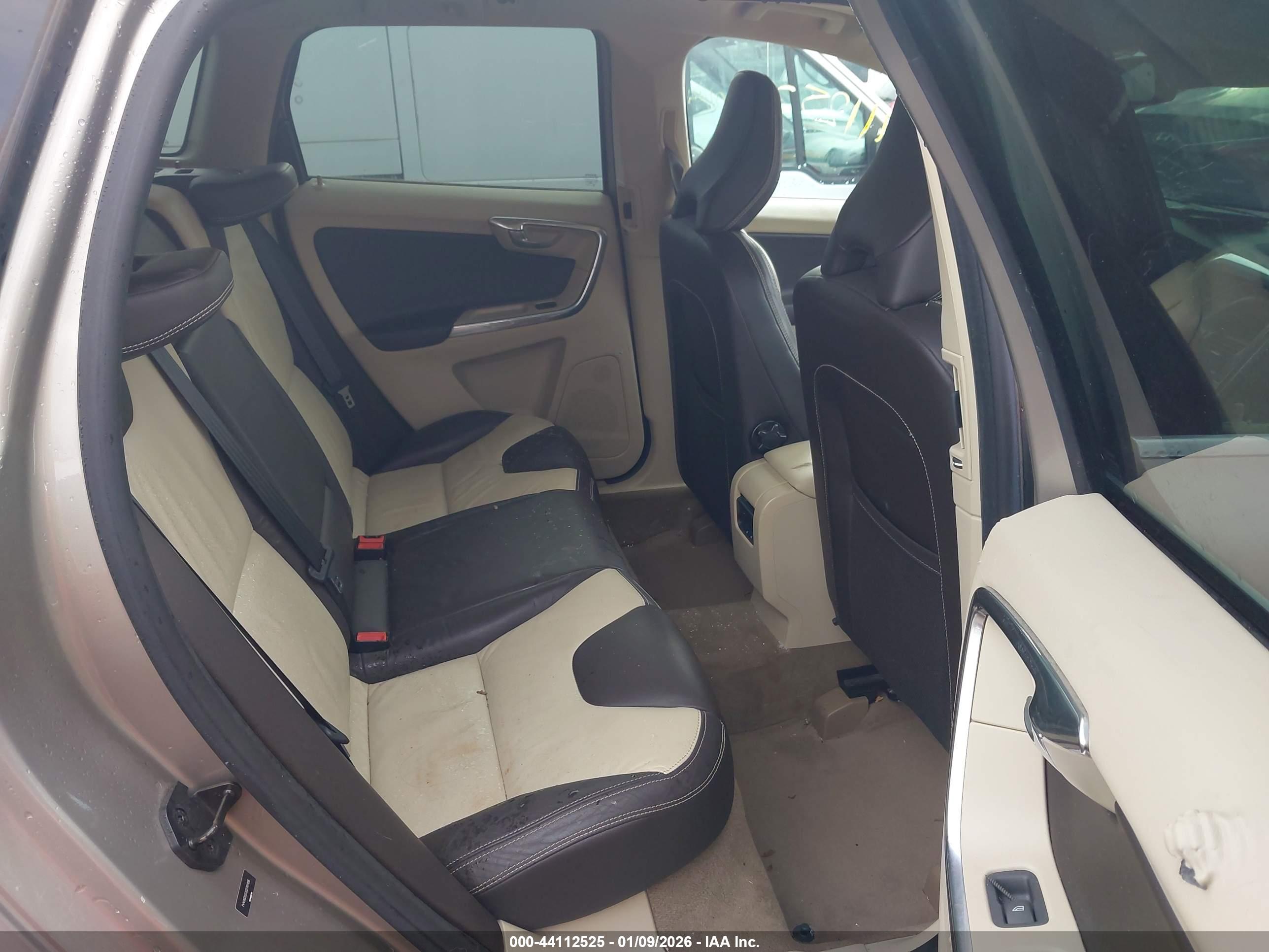 VOLVO XC60 image 8