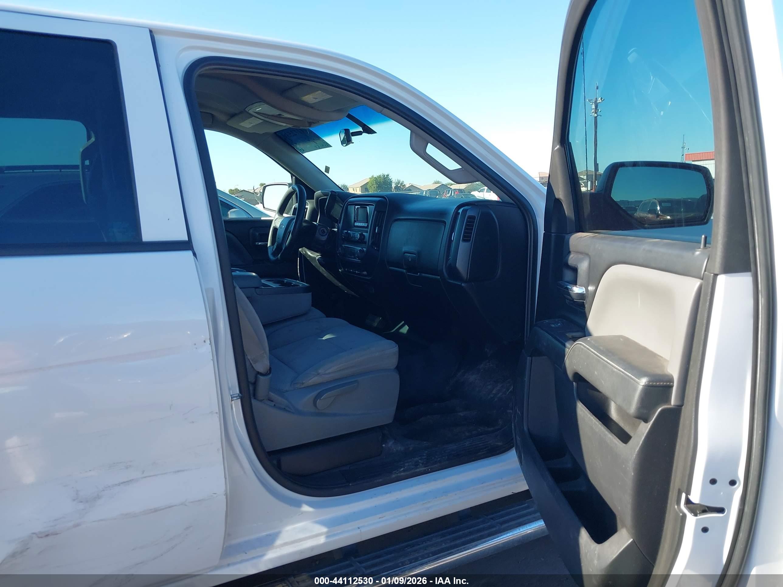 CHEVROLET SILVERADO image 5