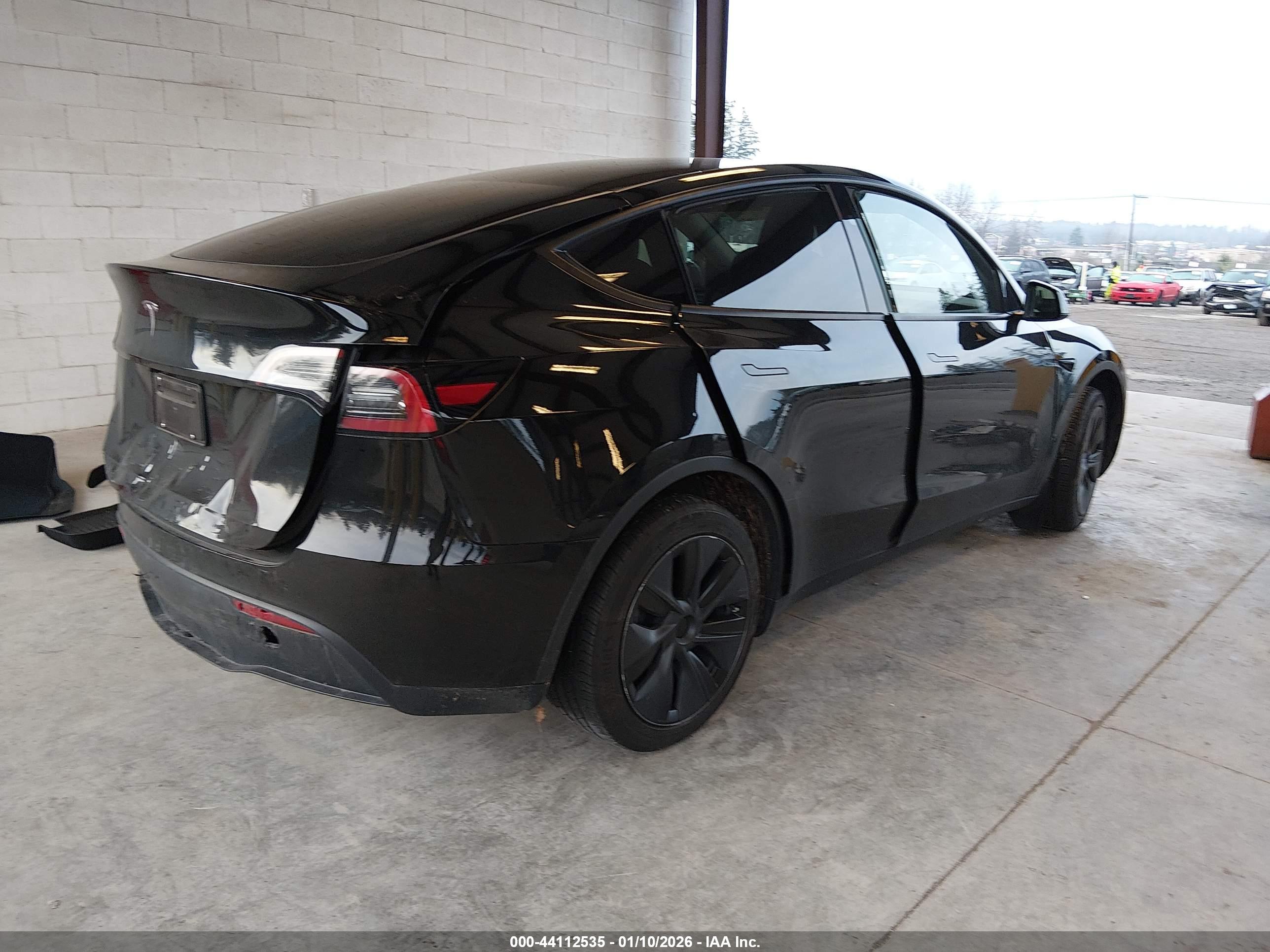 TESLA MODEL image 4