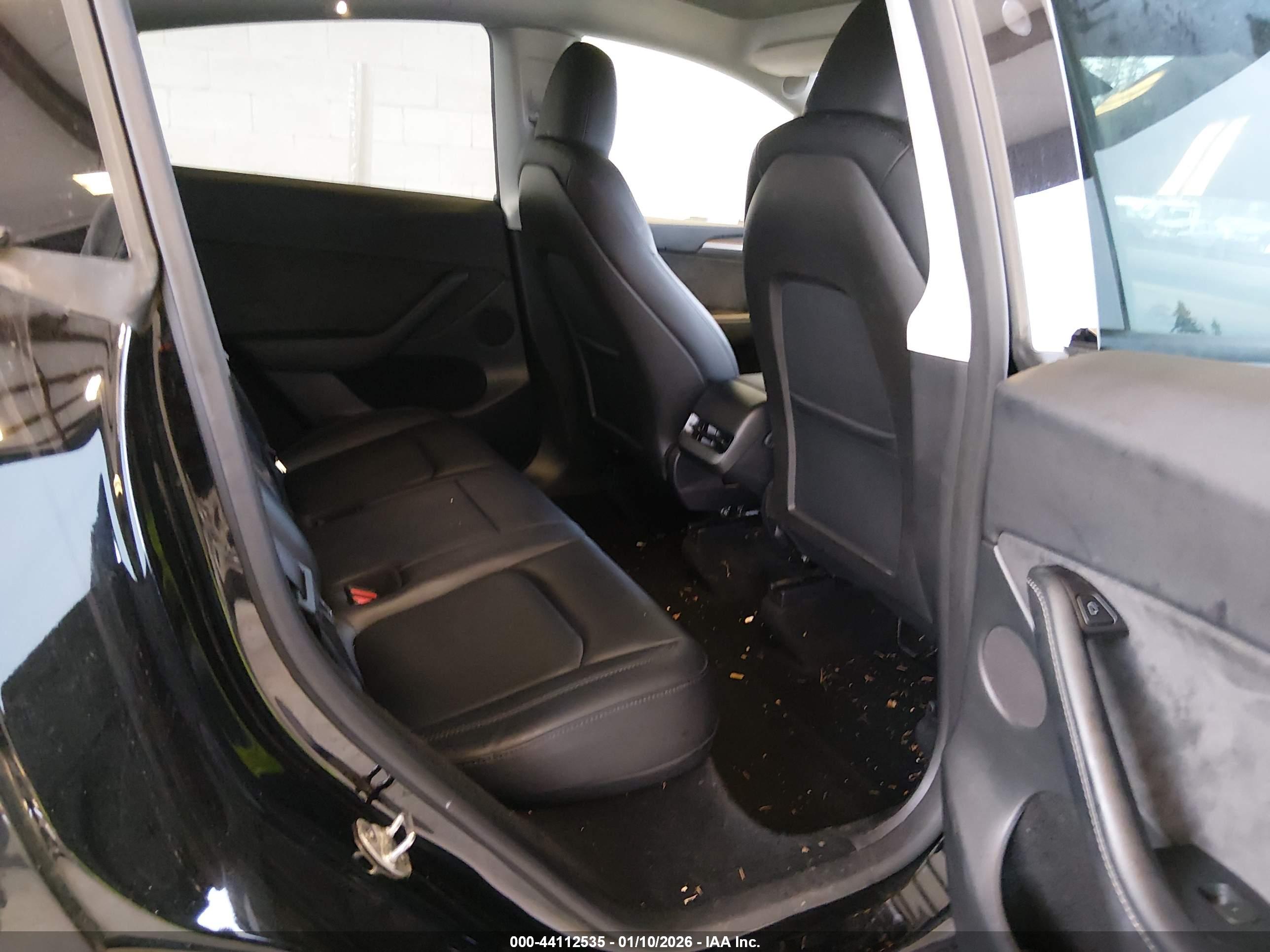 TESLA MODEL image 8
