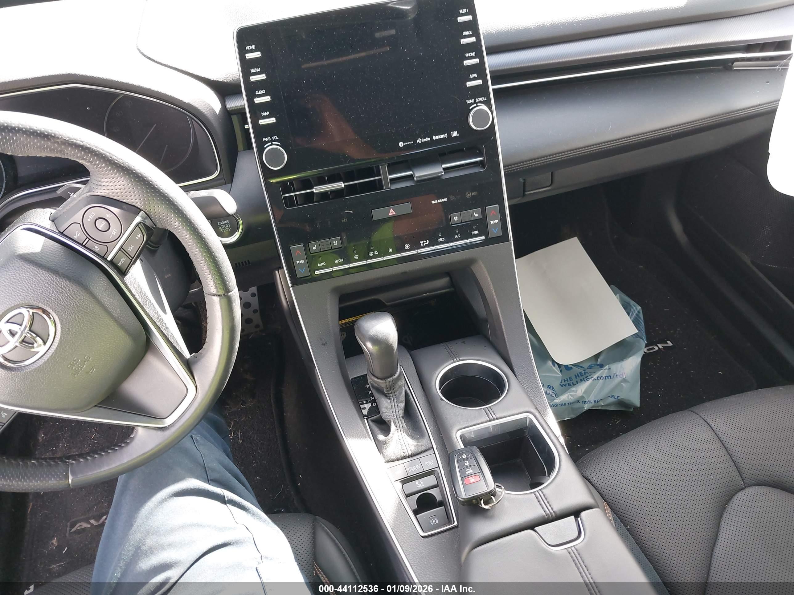 TOYOTA AVALON image 11