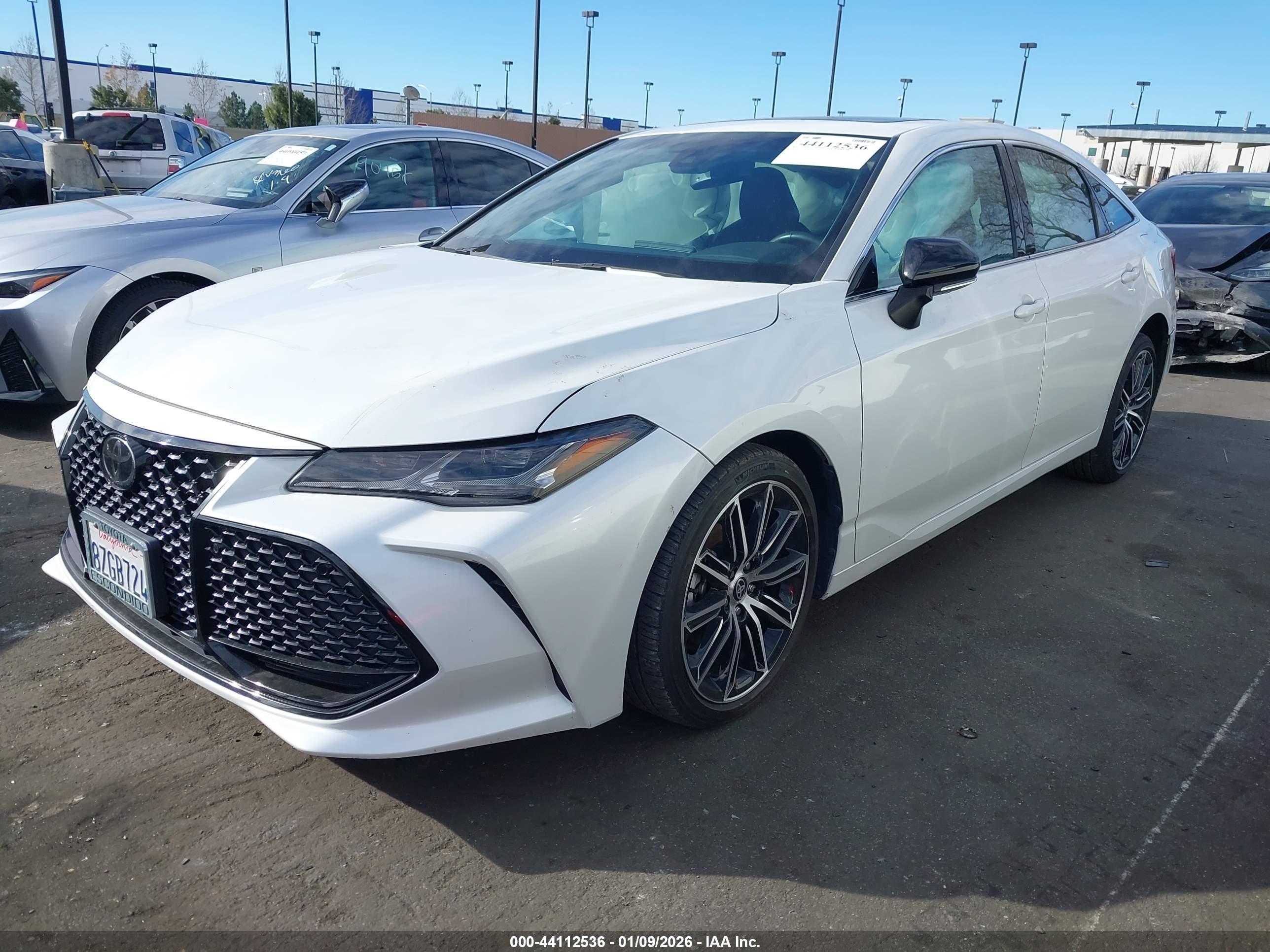 TOYOTA AVALON image 2