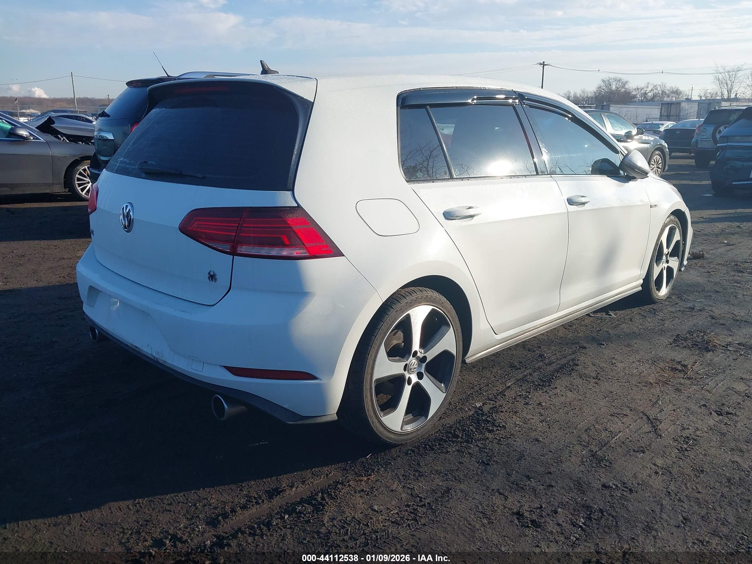 VOLKSWAGEN GOLF image 4