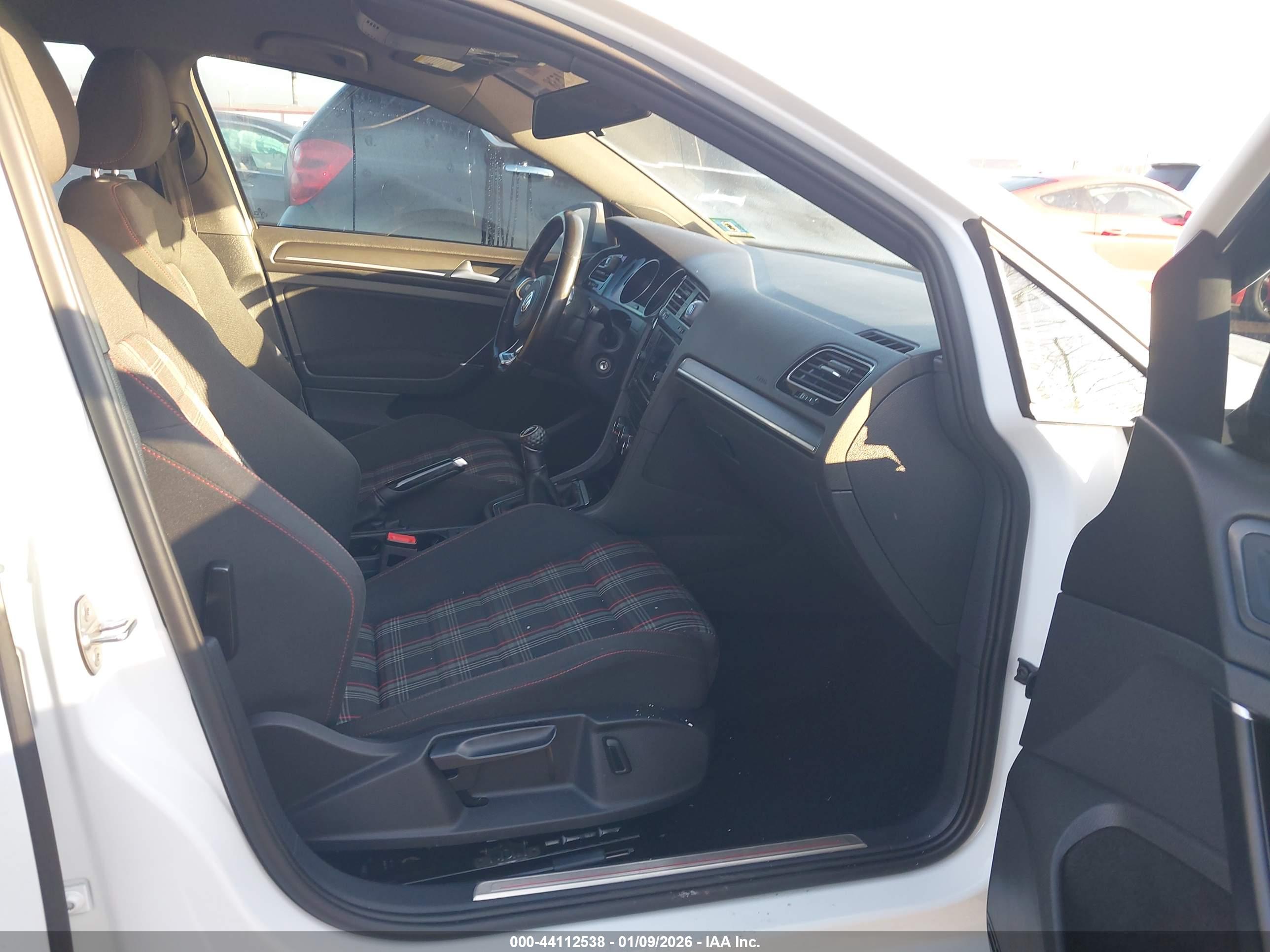 VOLKSWAGEN GOLF image 5