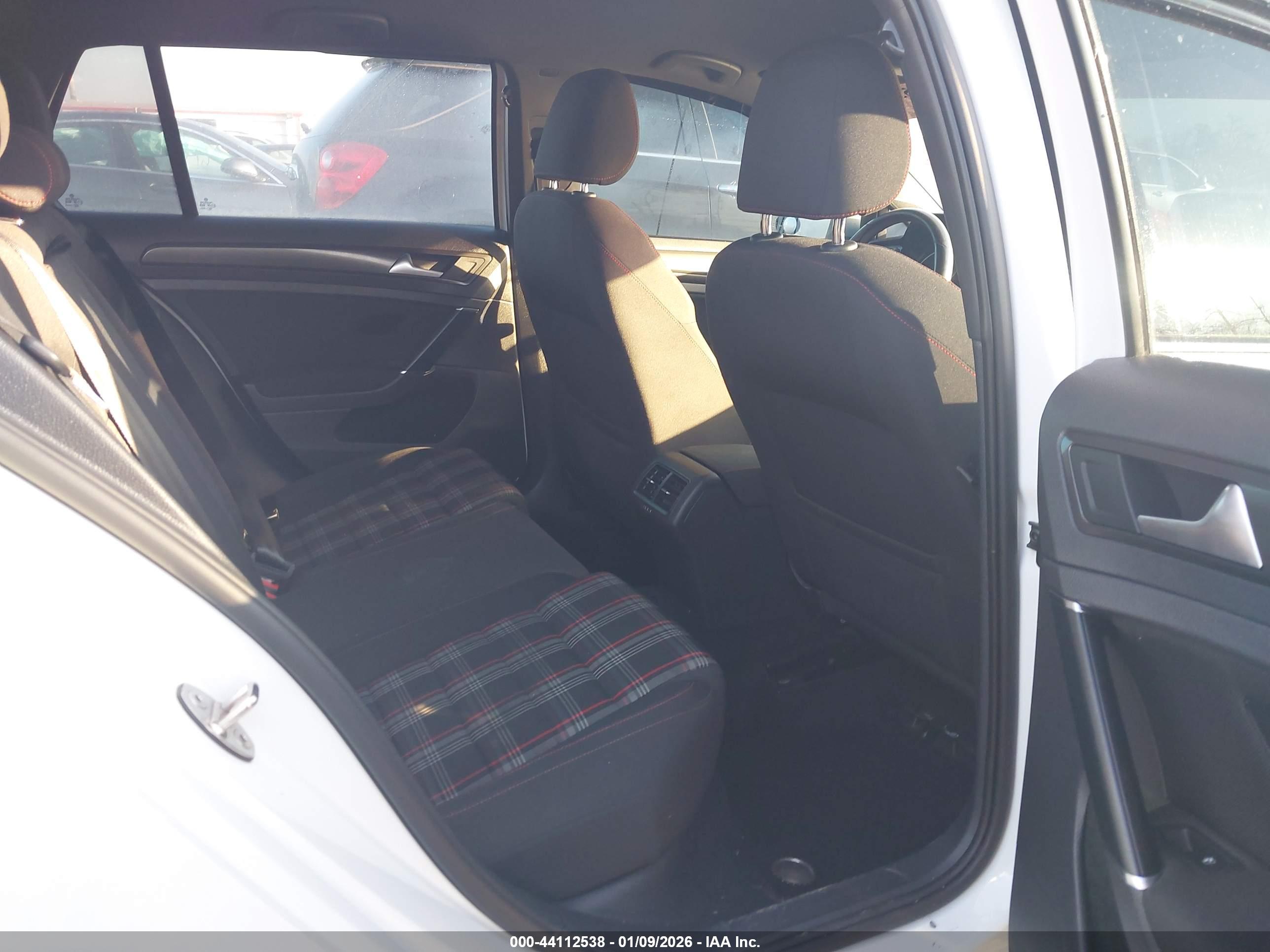 VOLKSWAGEN GOLF image 8