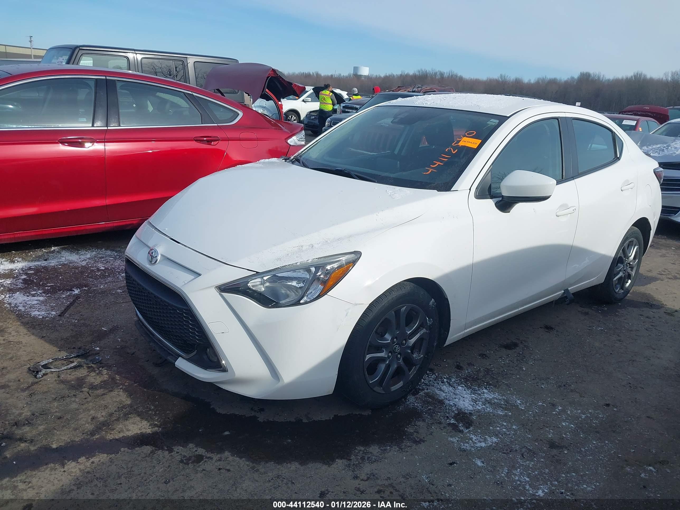 TOYOTA YARIS image 2