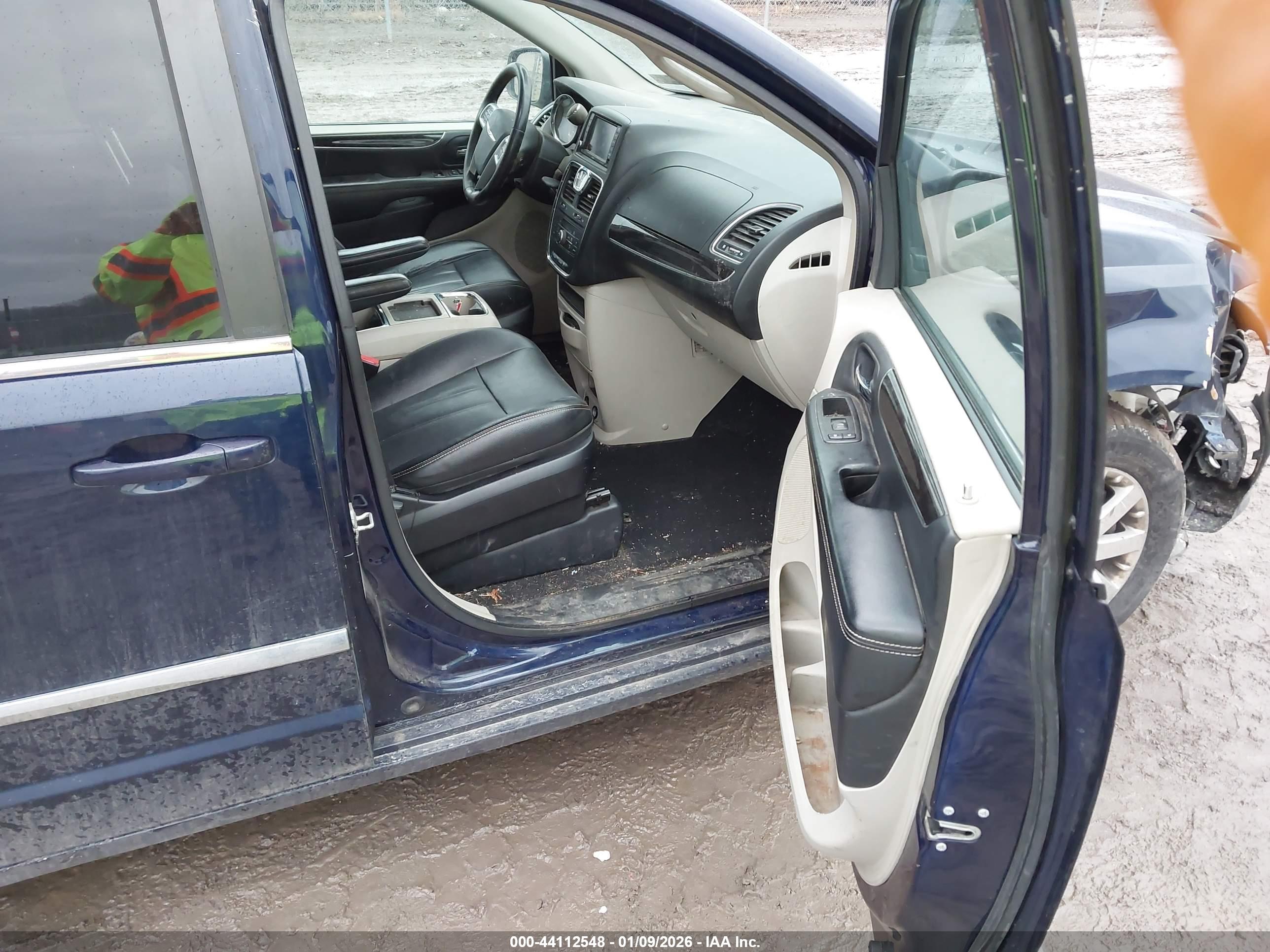 CHRYSLER TOWN image 5