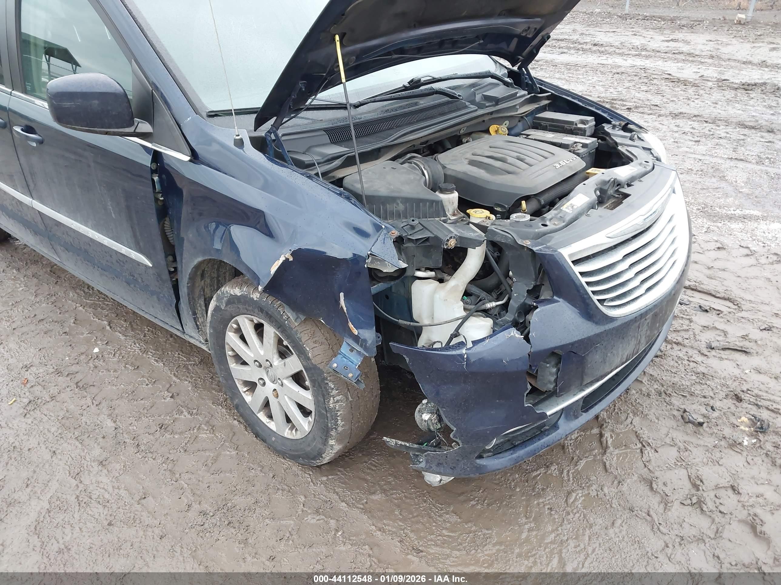 CHRYSLER TOWN image 6