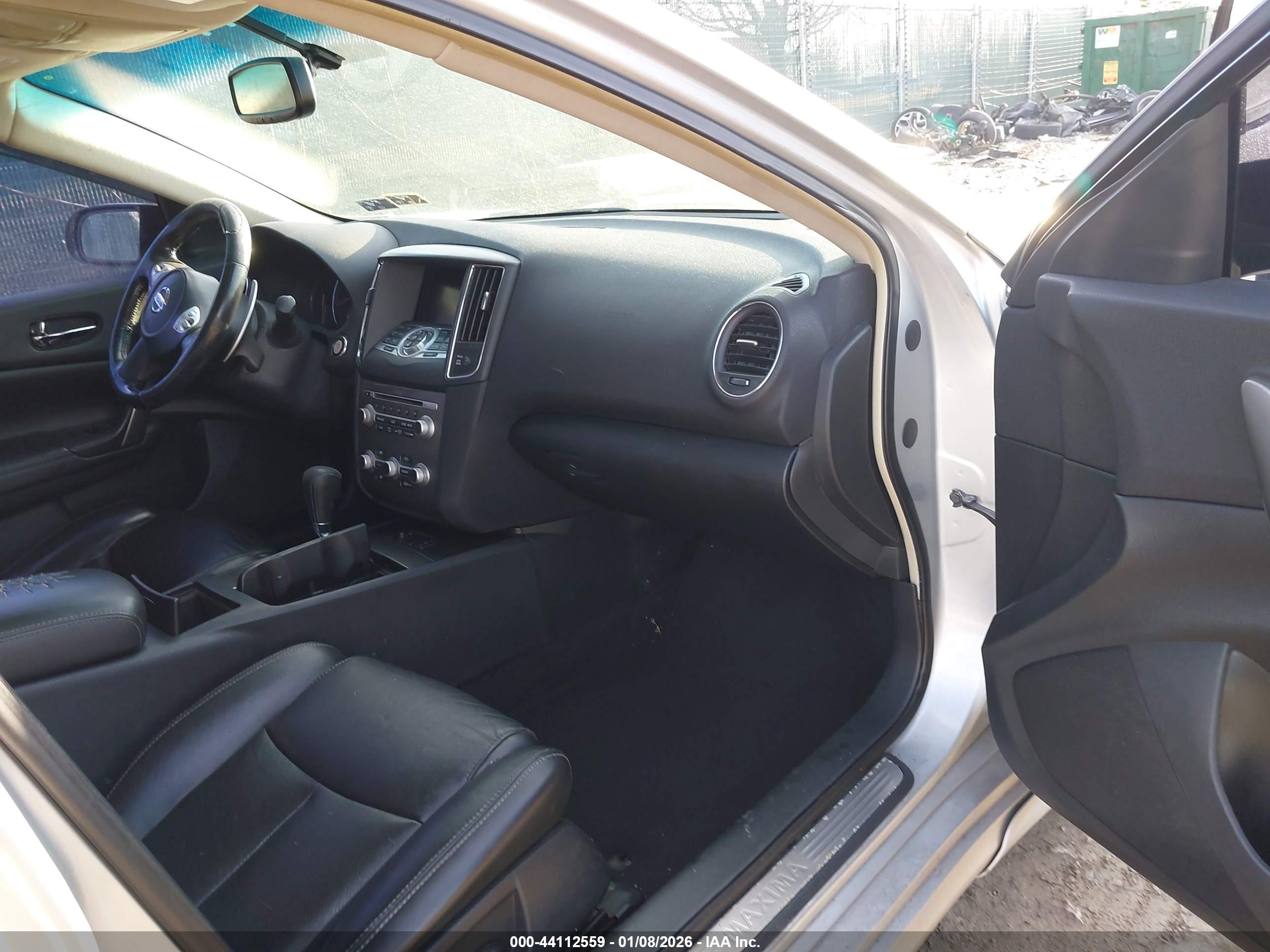 NISSAN MAXIMA image 5