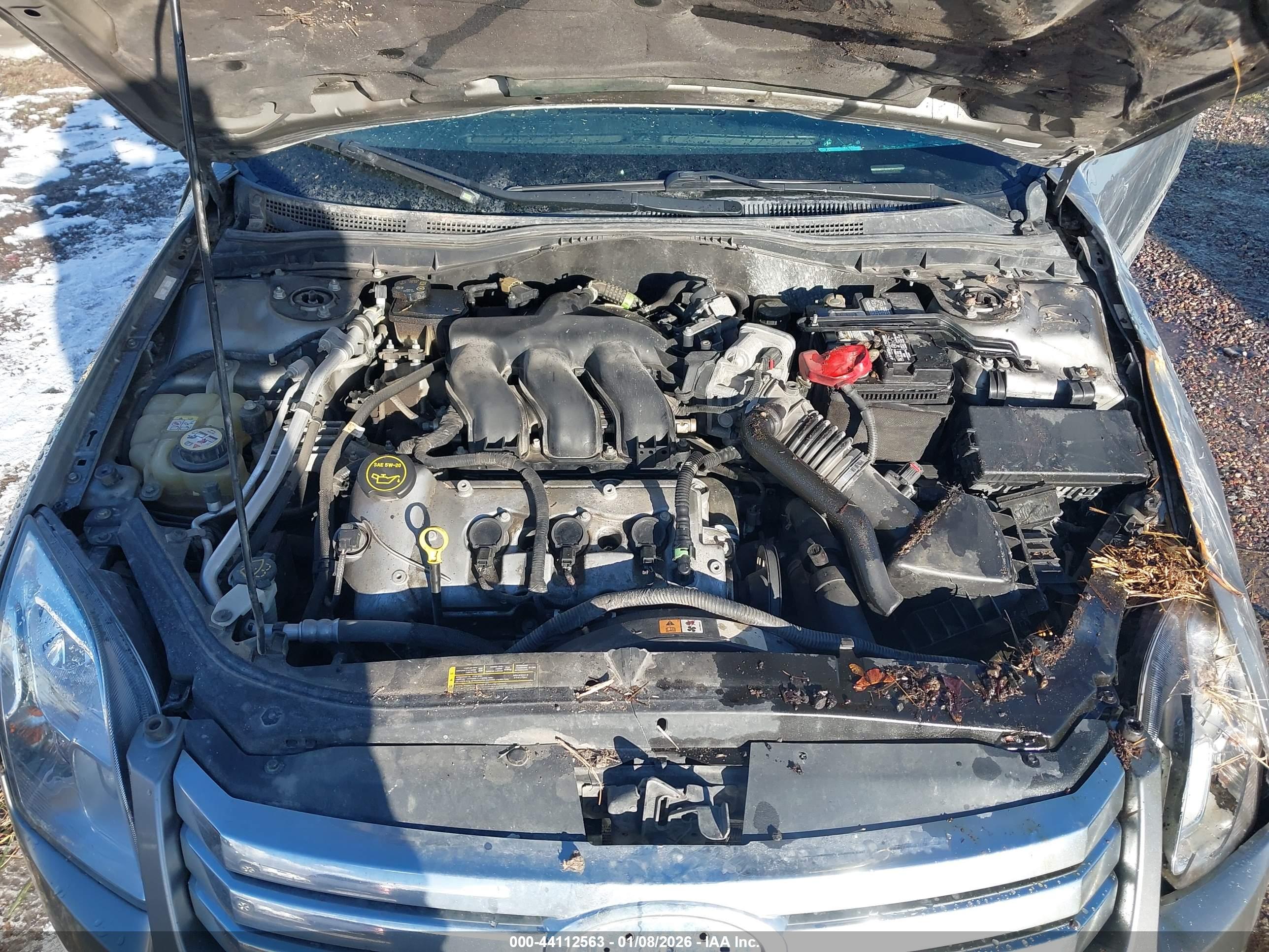 FORD FUSION image 10