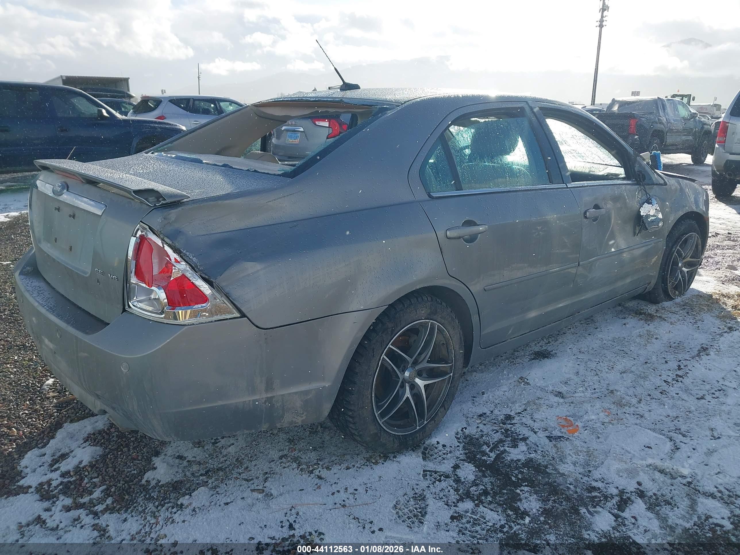 FORD FUSION image 4