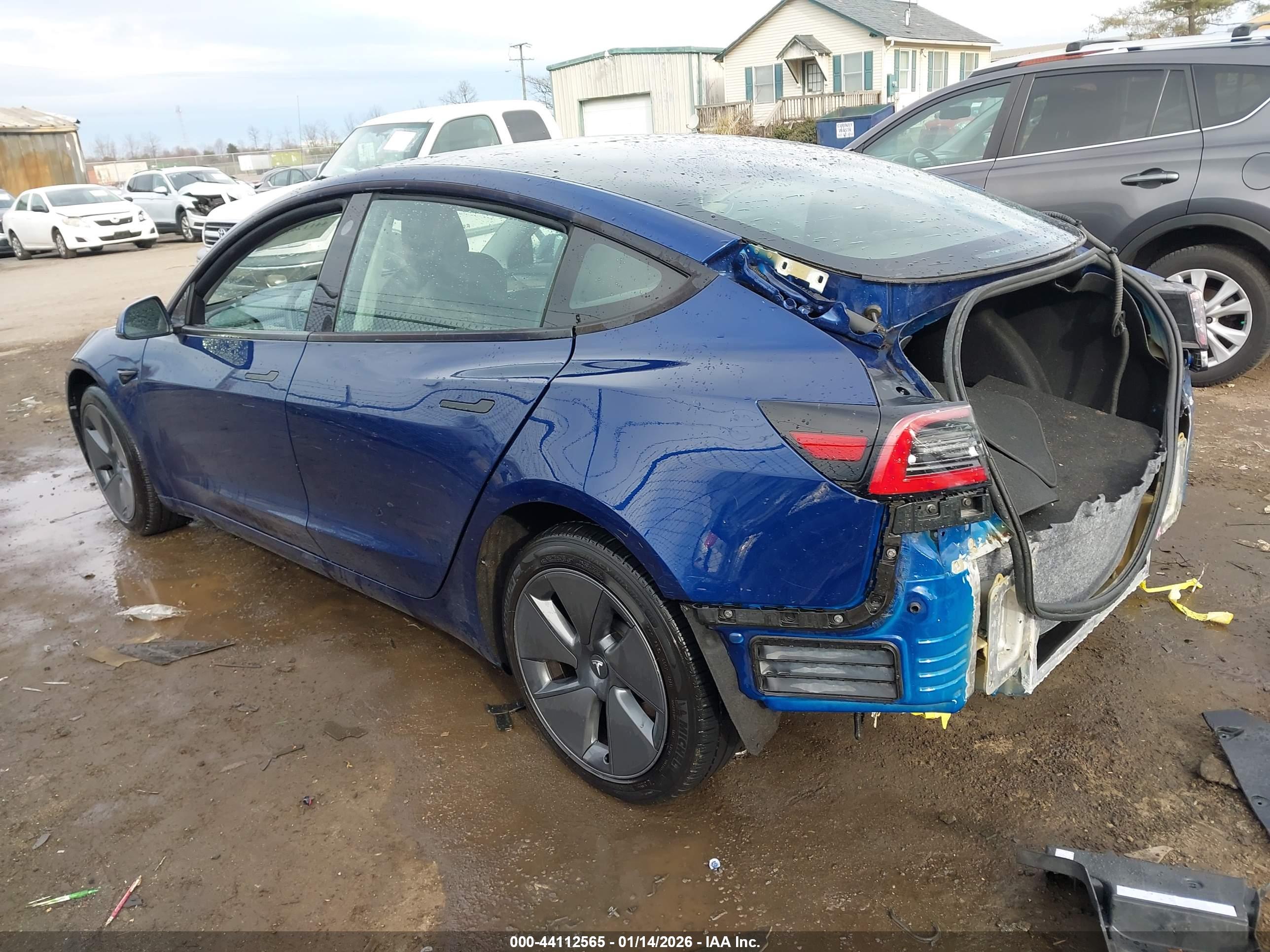 TESLA MODEL image 3