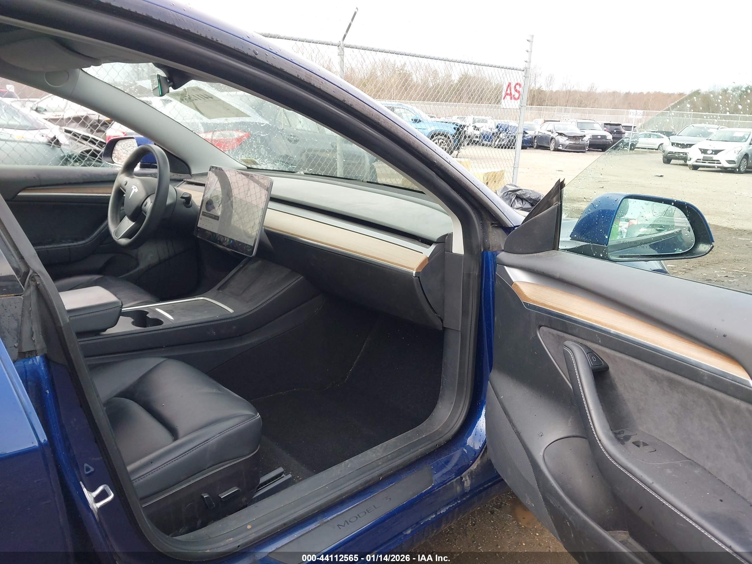 TESLA MODEL image 5