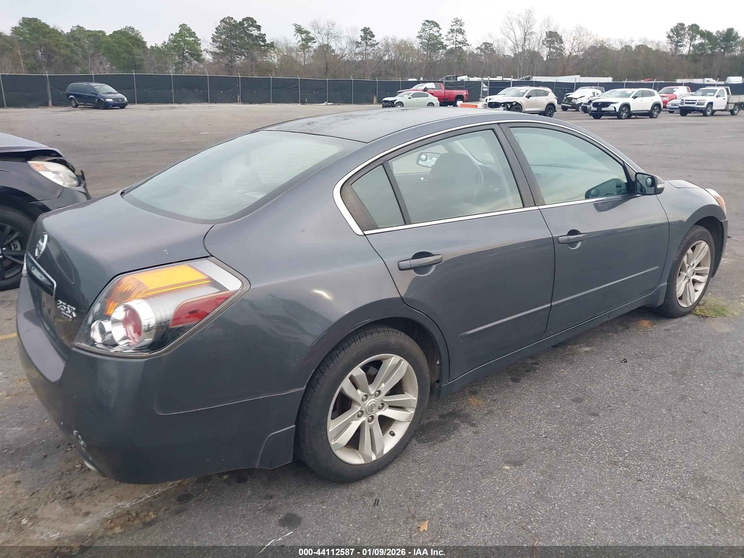 NISSAN ALTIMA image 4