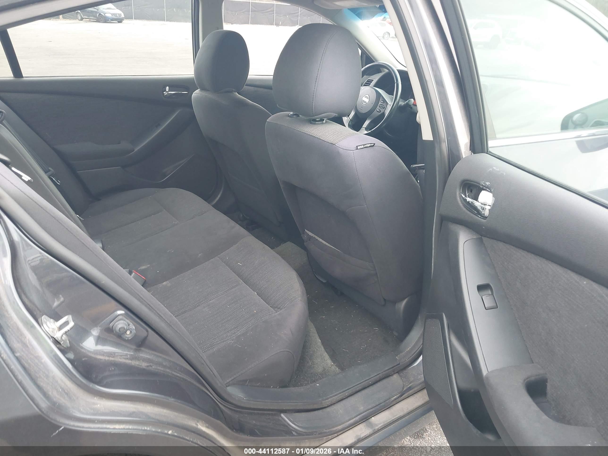 NISSAN ALTIMA image 8