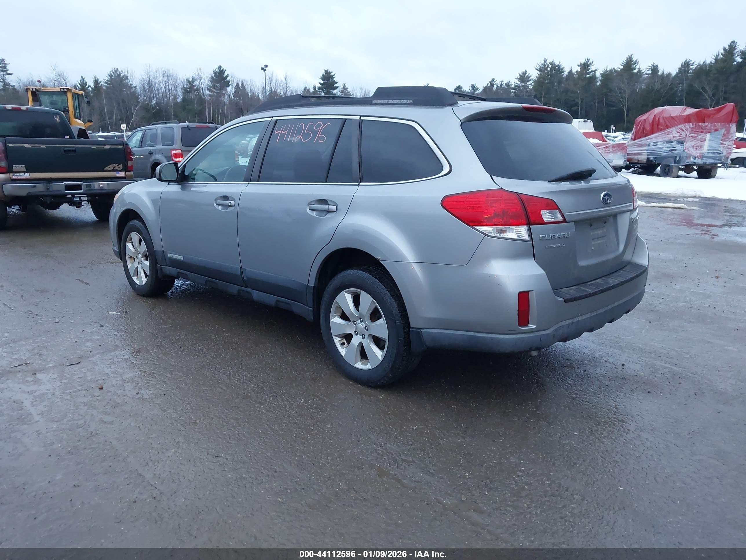SUBARU OUTBACK image 3