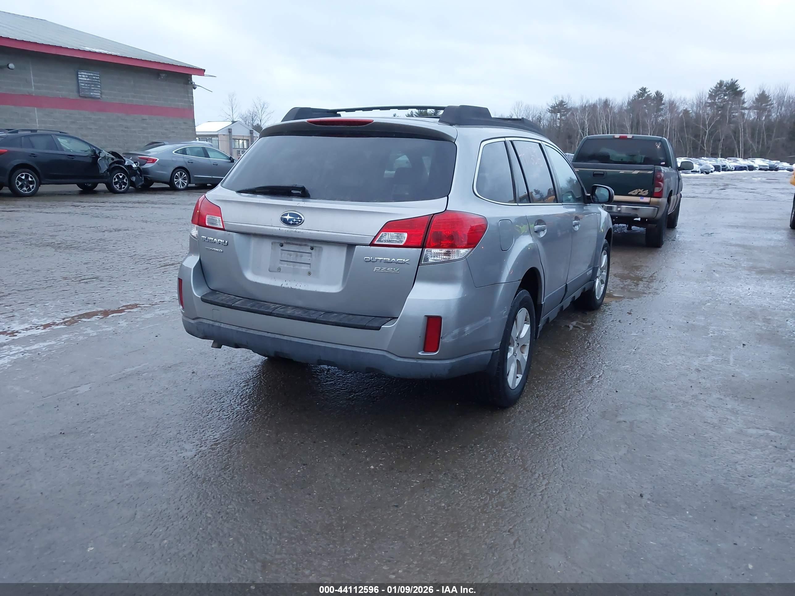 SUBARU OUTBACK image 4