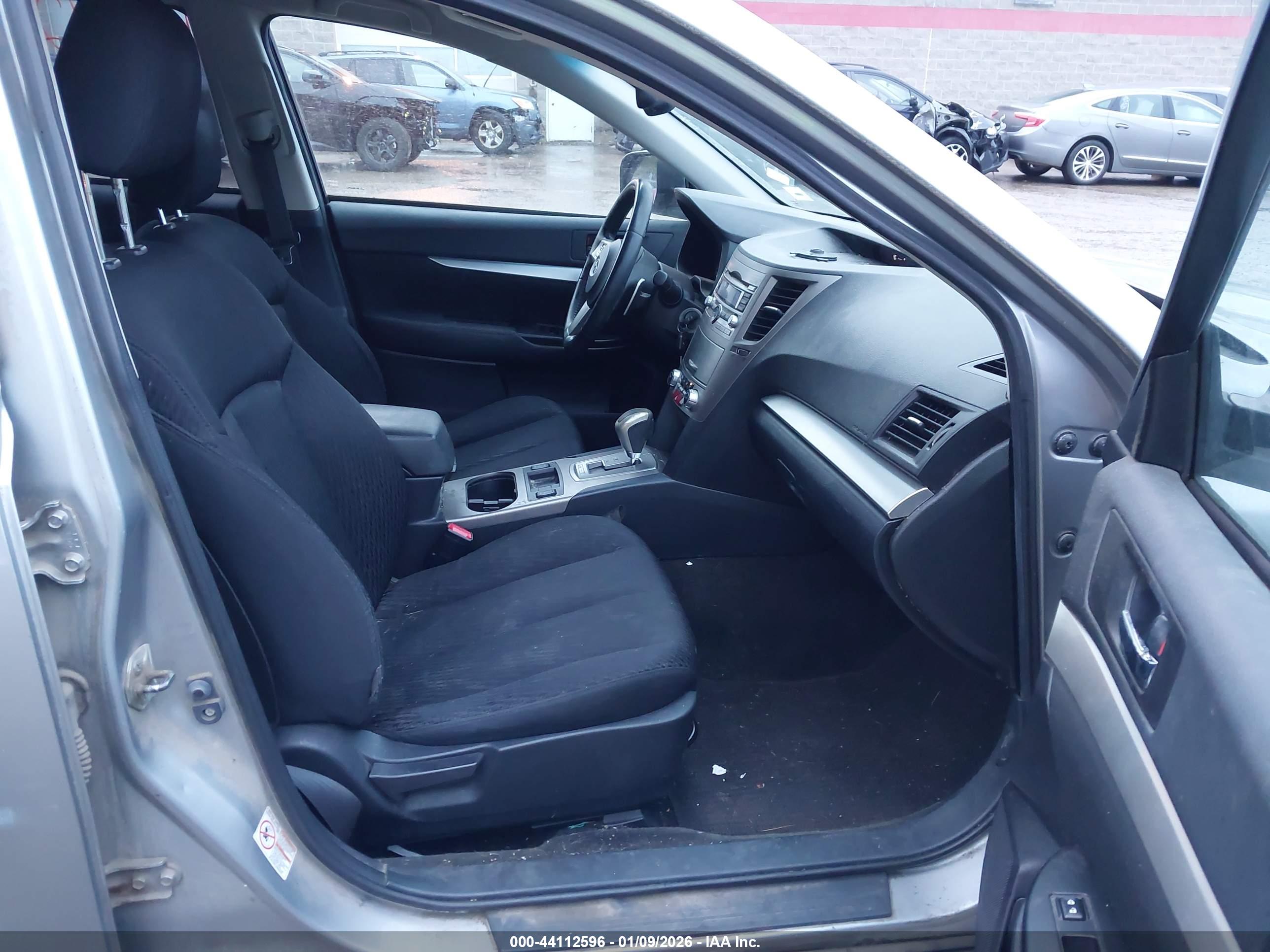 SUBARU OUTBACK image 5
