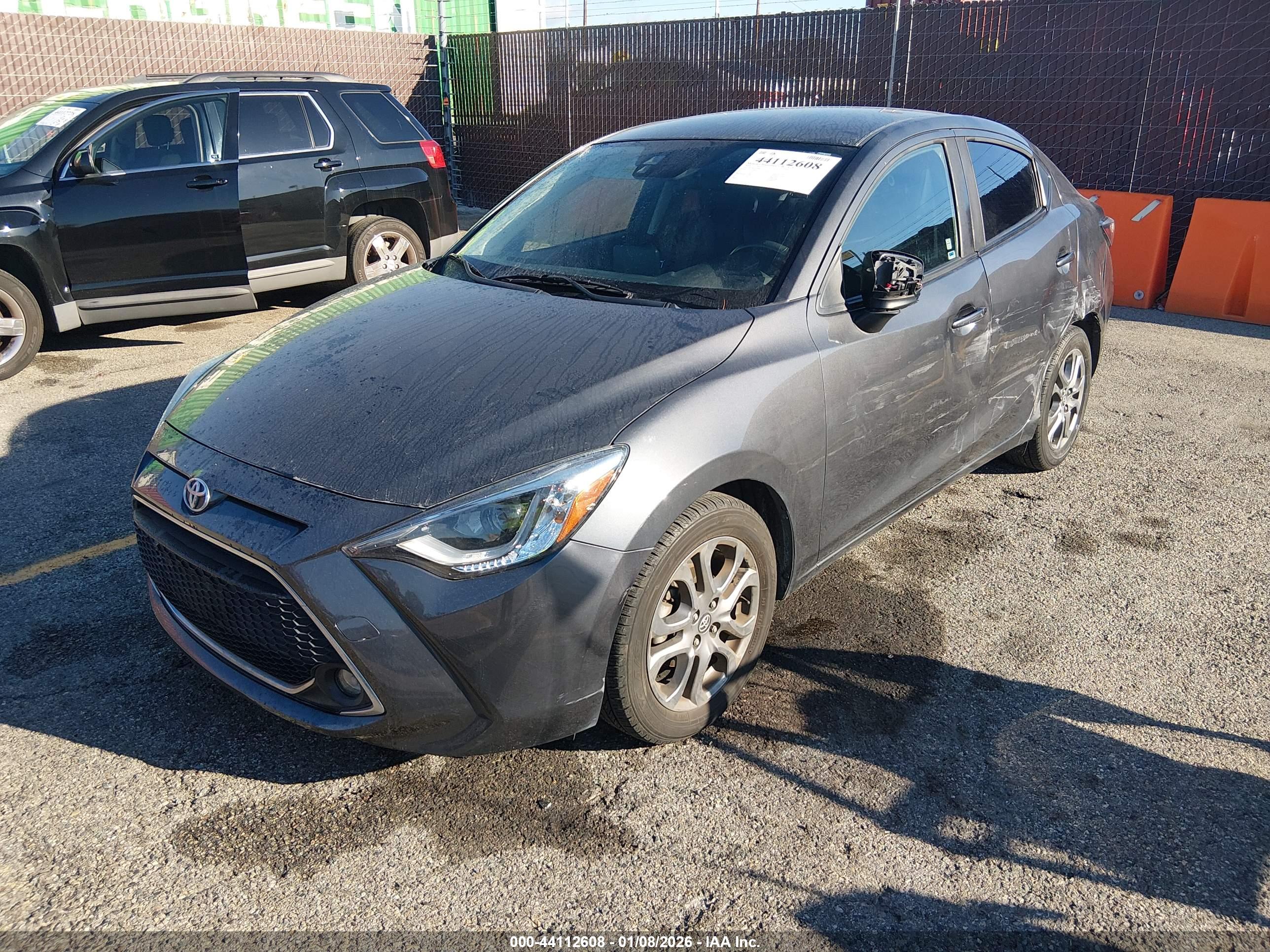 TOYOTA YARIS image 2