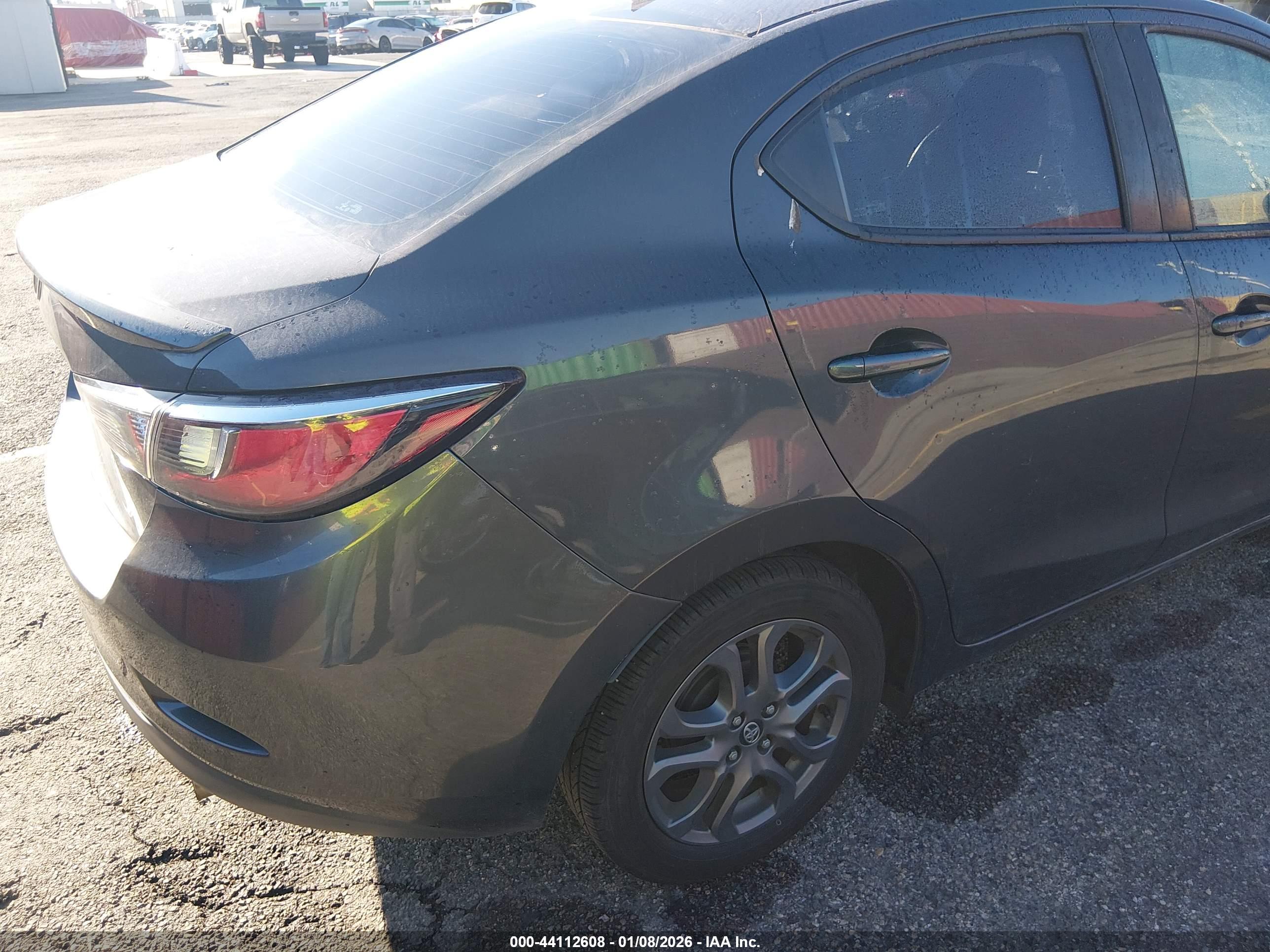 TOYOTA YARIS image 4
