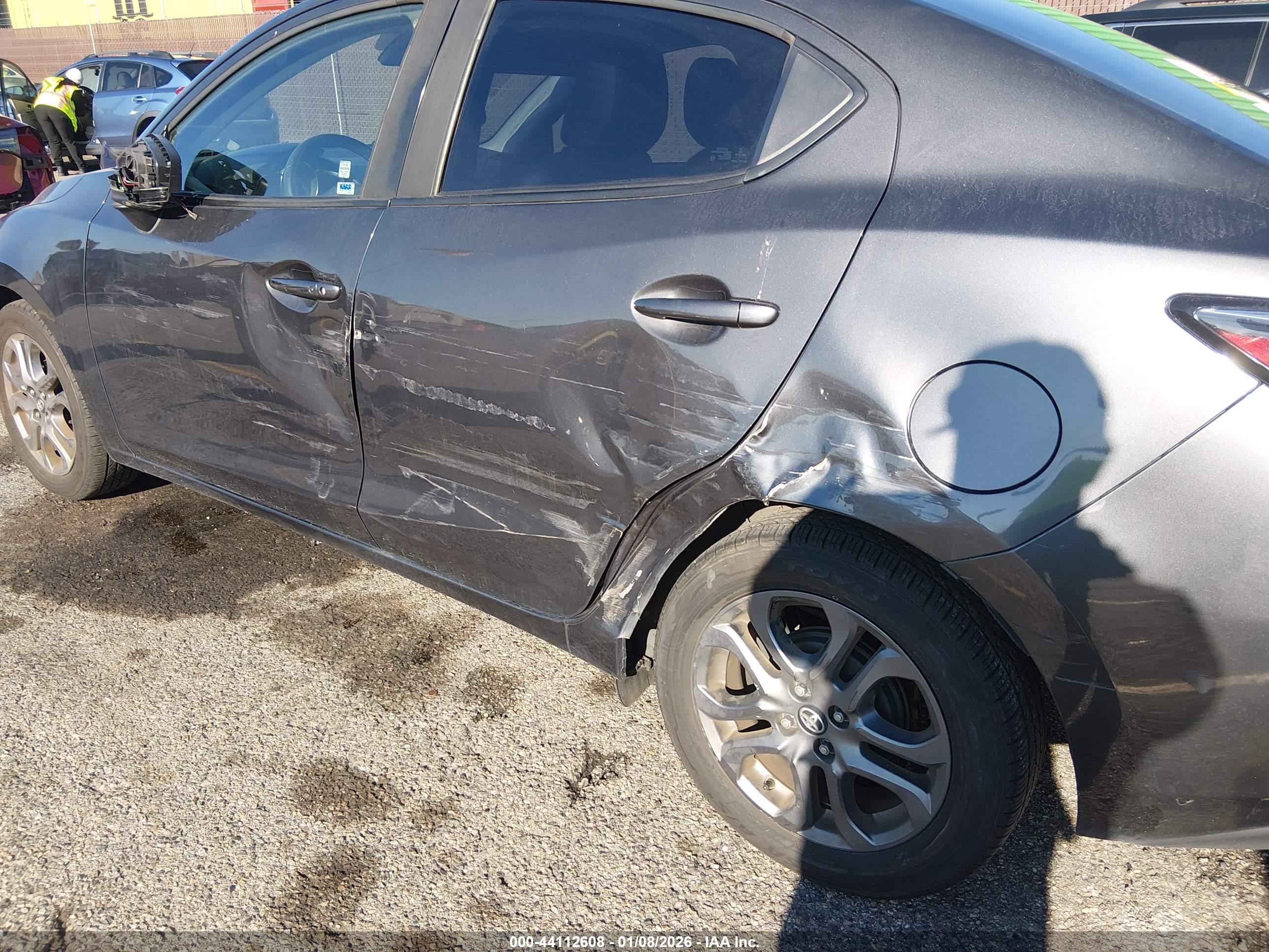 TOYOTA YARIS image 6
