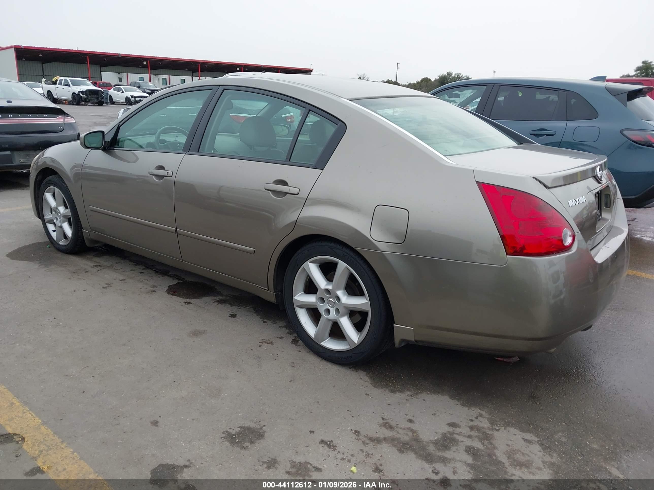 NISSAN MAXIMA image 3