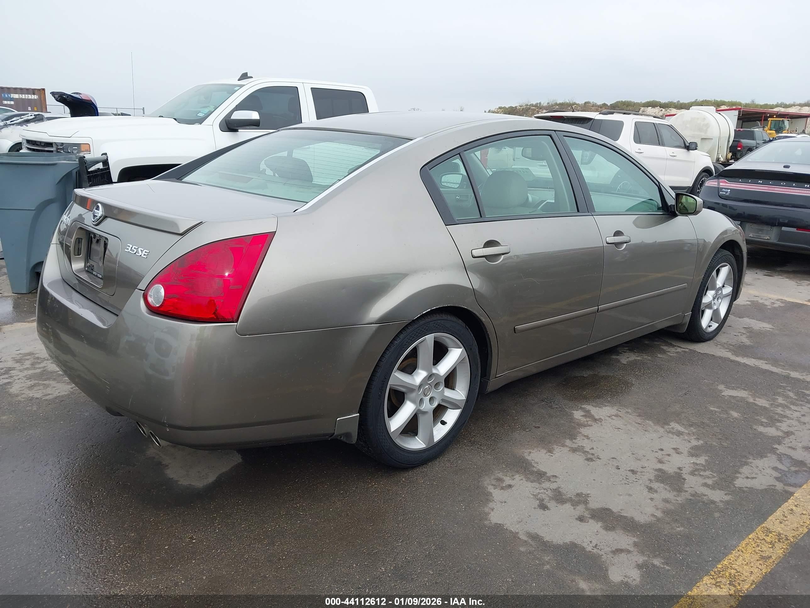 NISSAN MAXIMA image 4