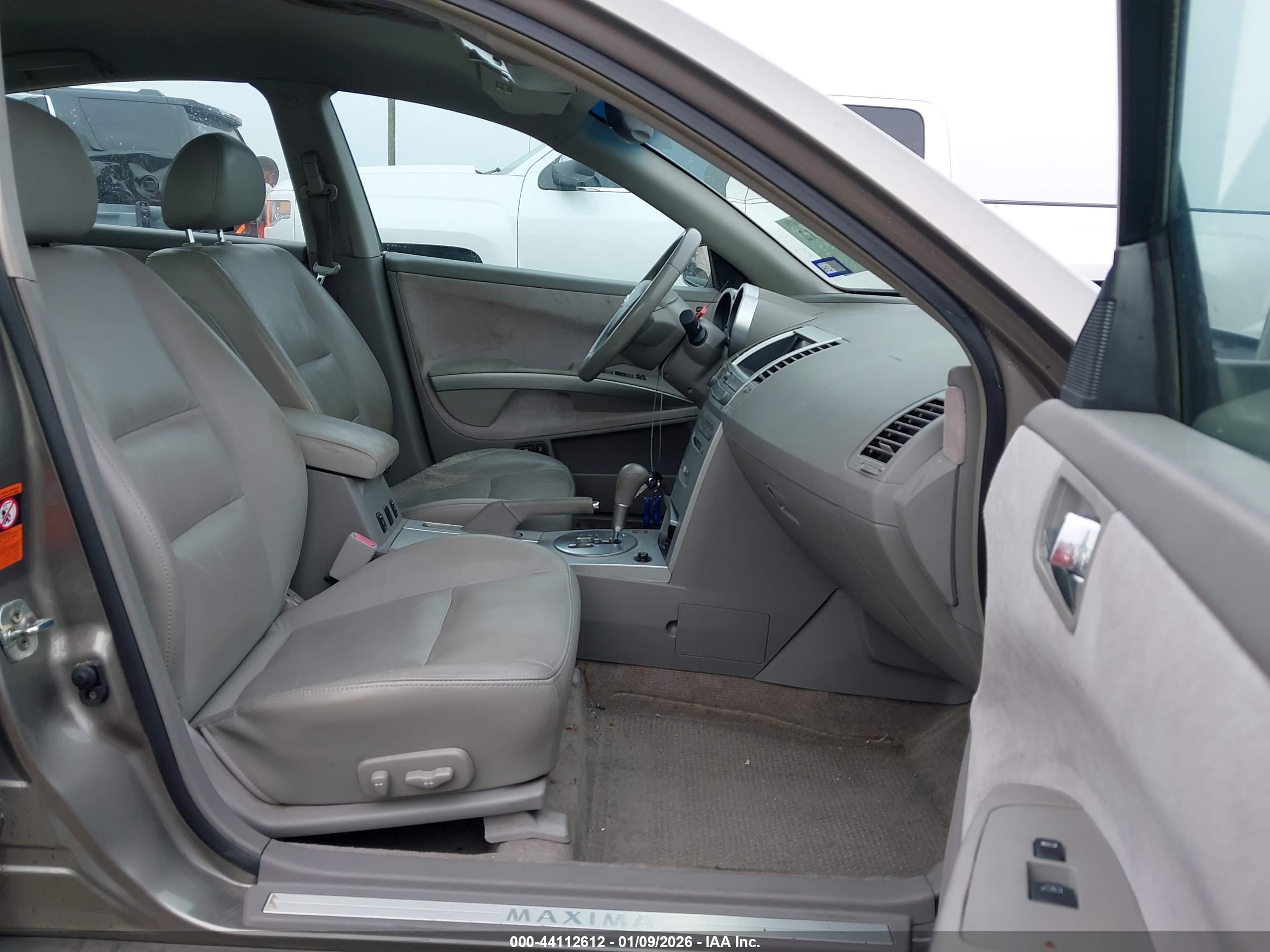 NISSAN MAXIMA image 5