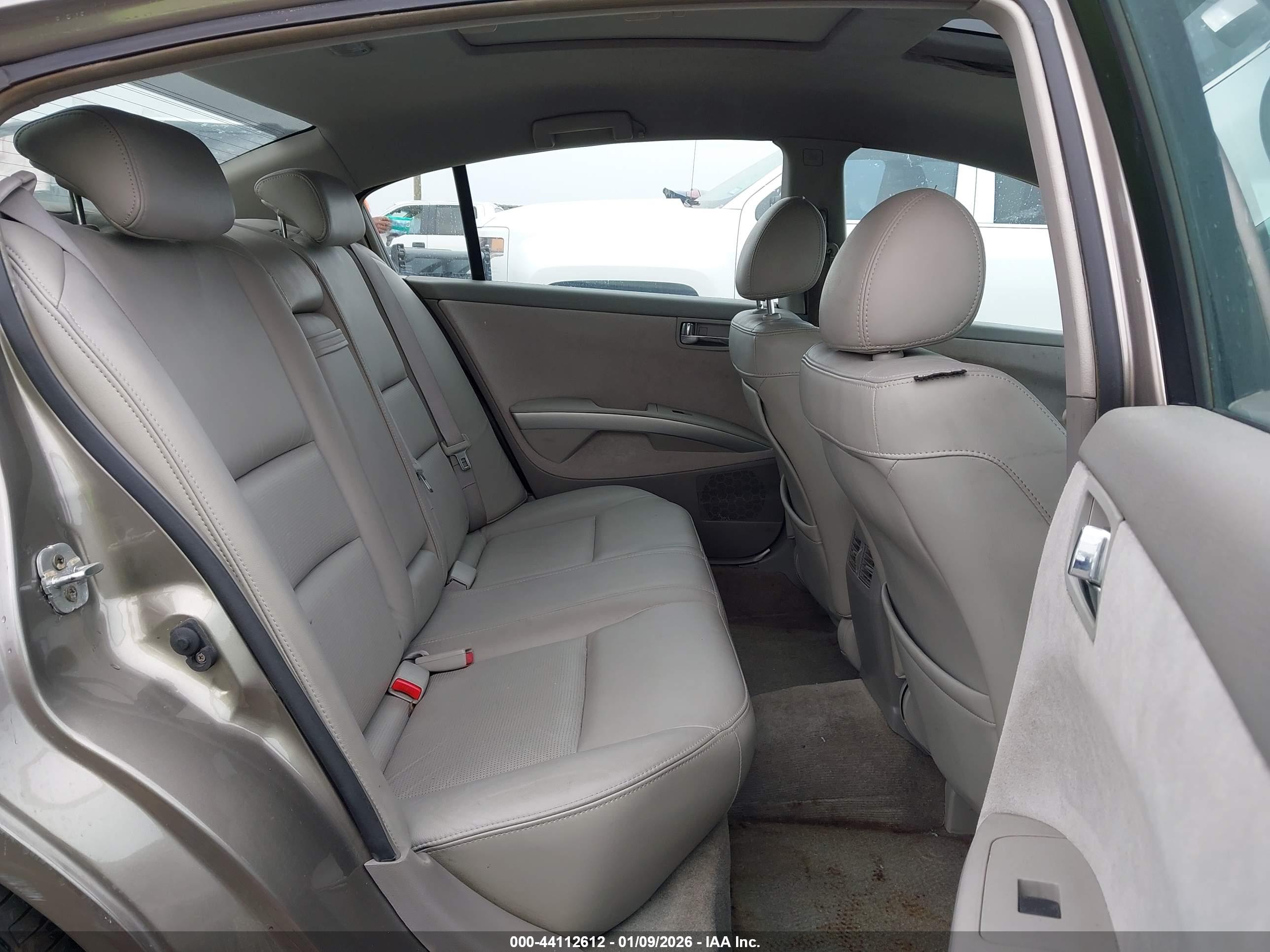 NISSAN MAXIMA image 8
