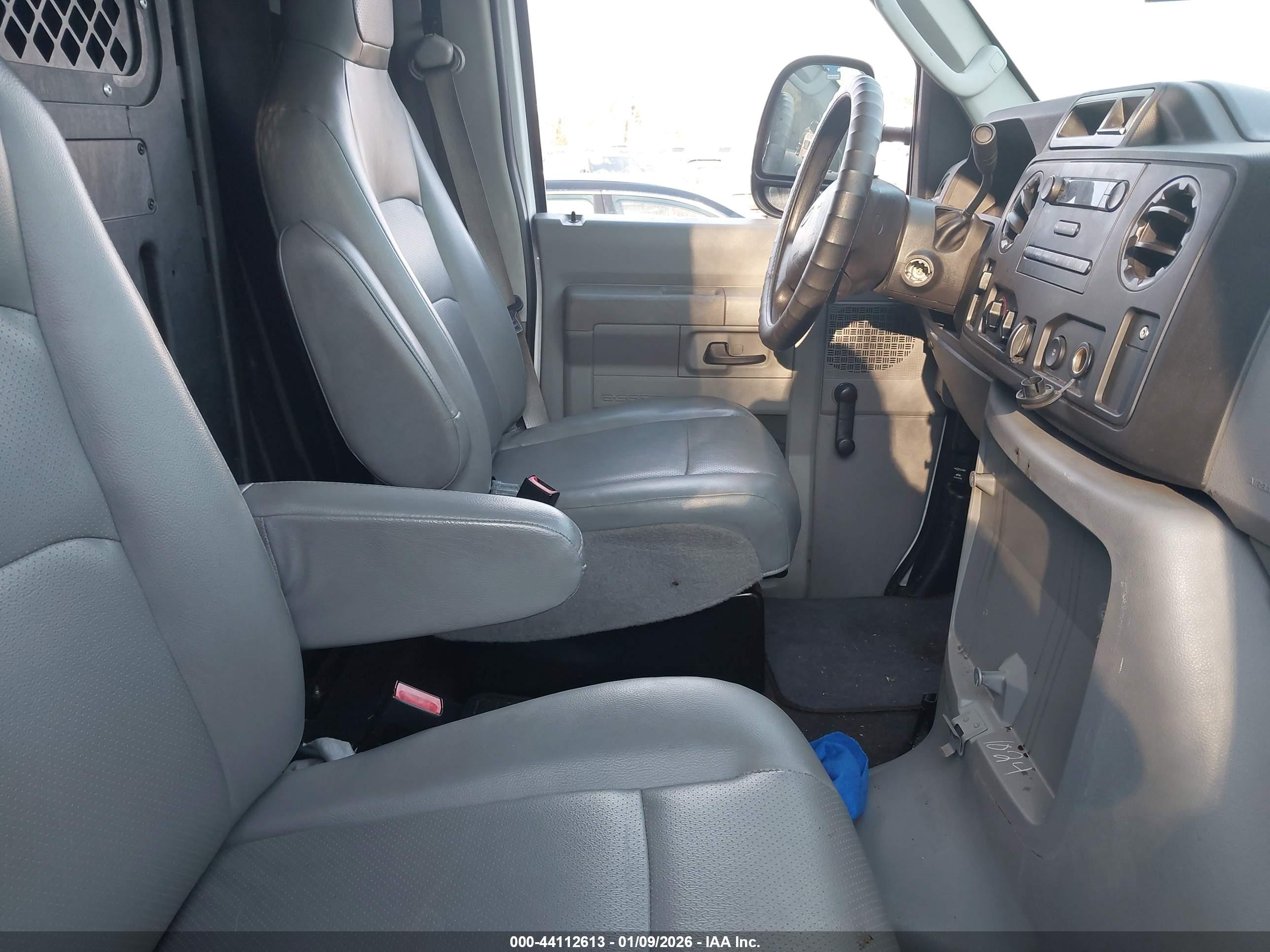 FORD E-150 image 5