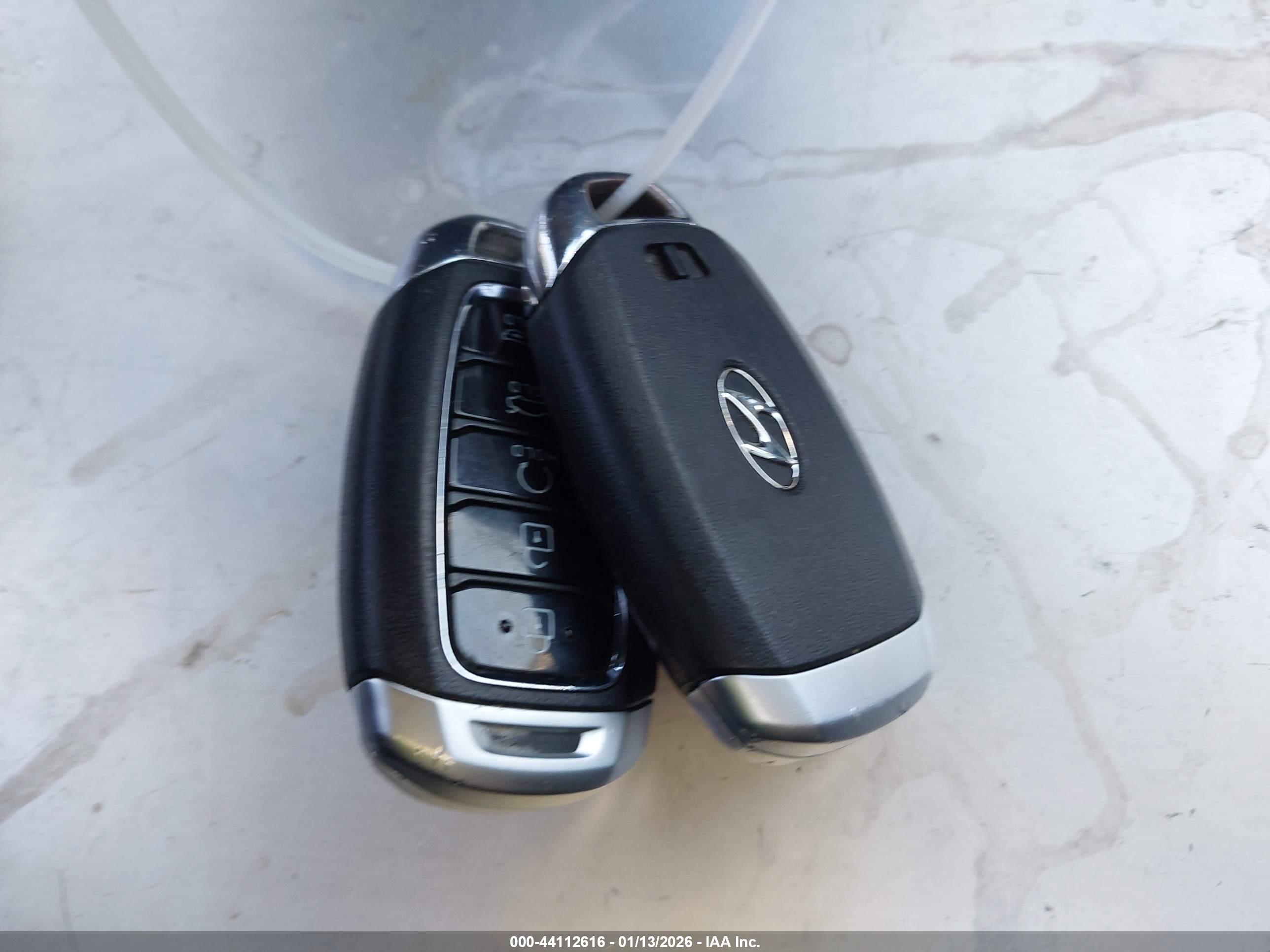 HYUNDAI ELANTRA image 11