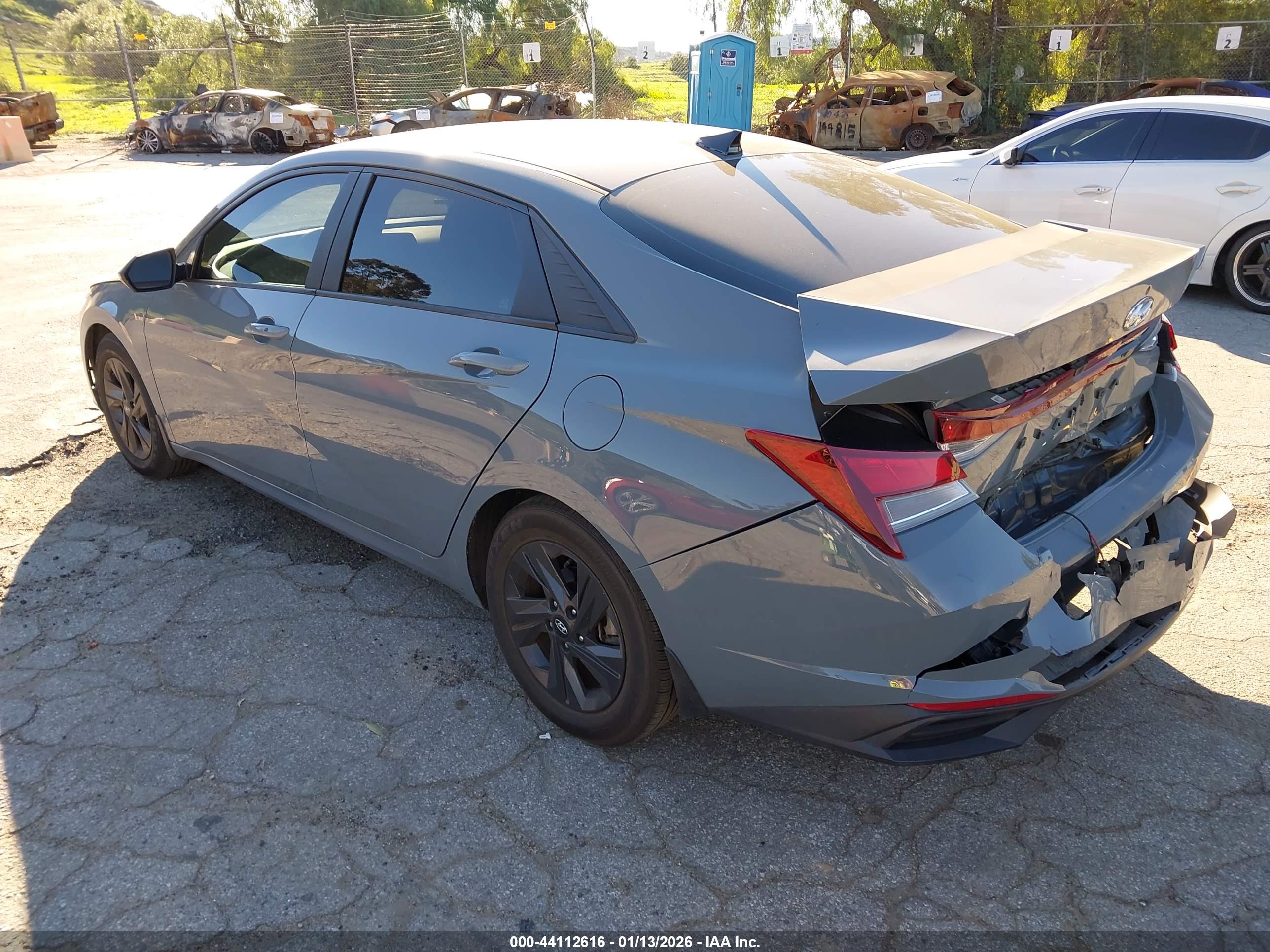 HYUNDAI ELANTRA image 3