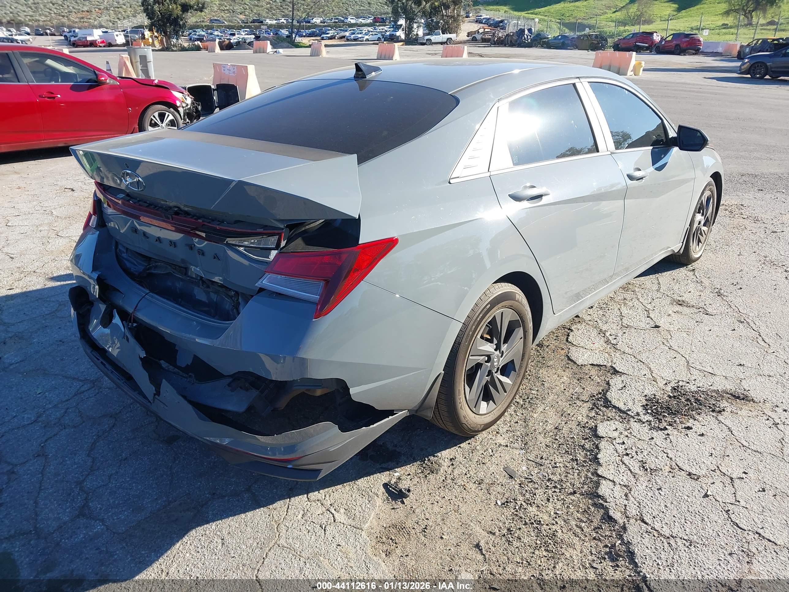 HYUNDAI ELANTRA image 4