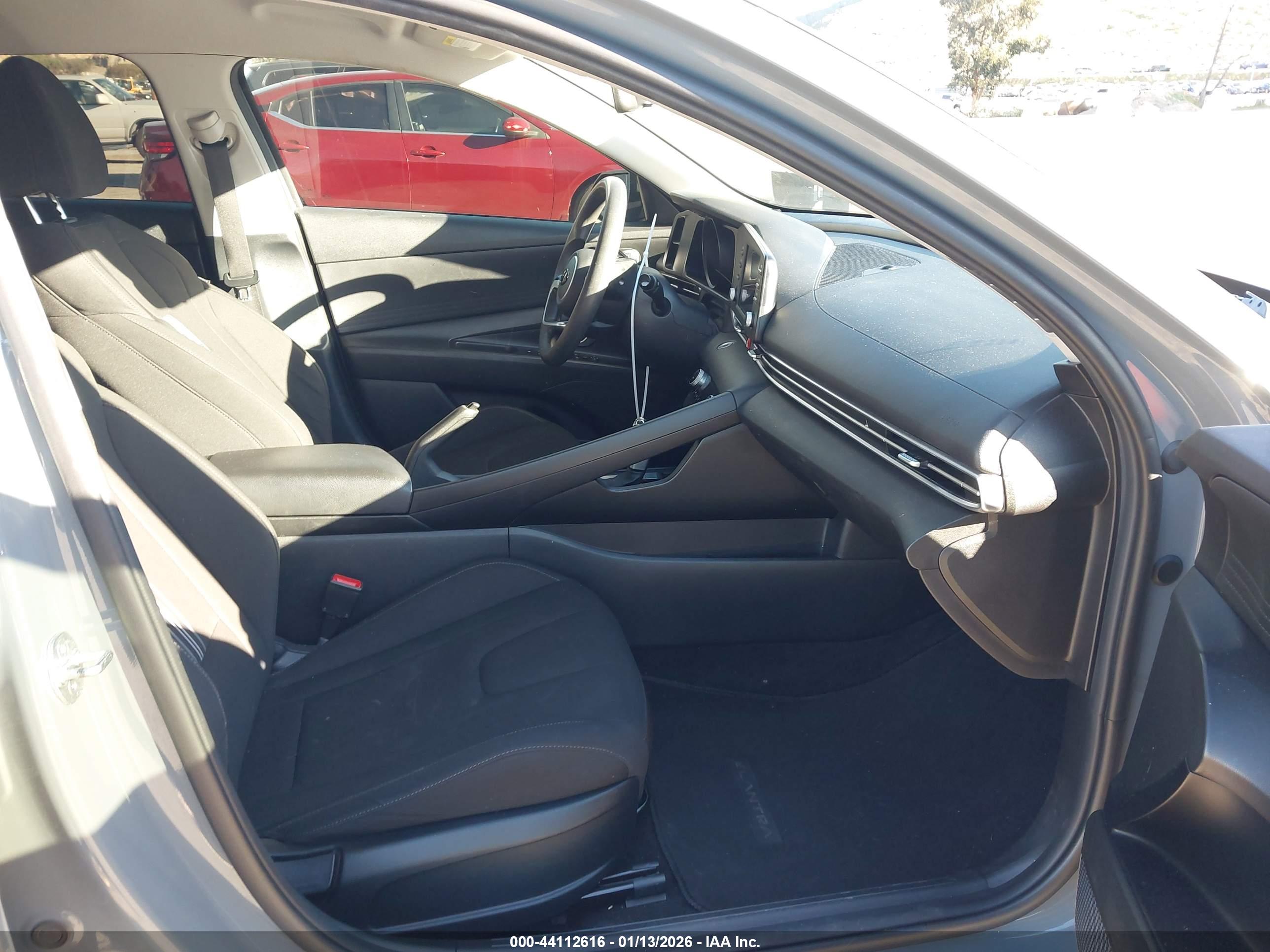 HYUNDAI ELANTRA image 5