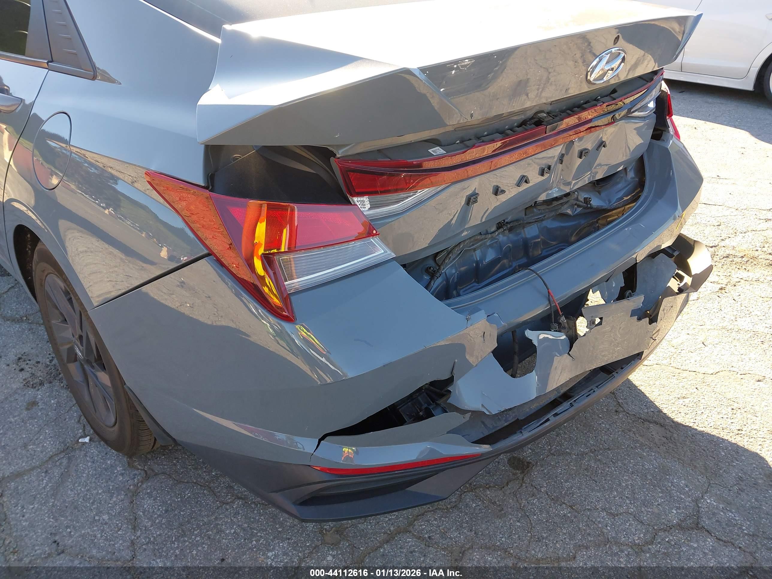 HYUNDAI ELANTRA image 6