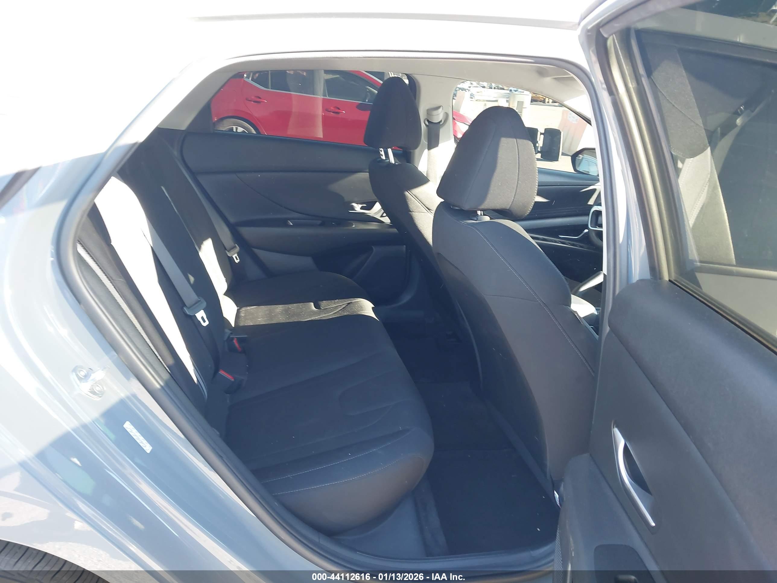 HYUNDAI ELANTRA image 8