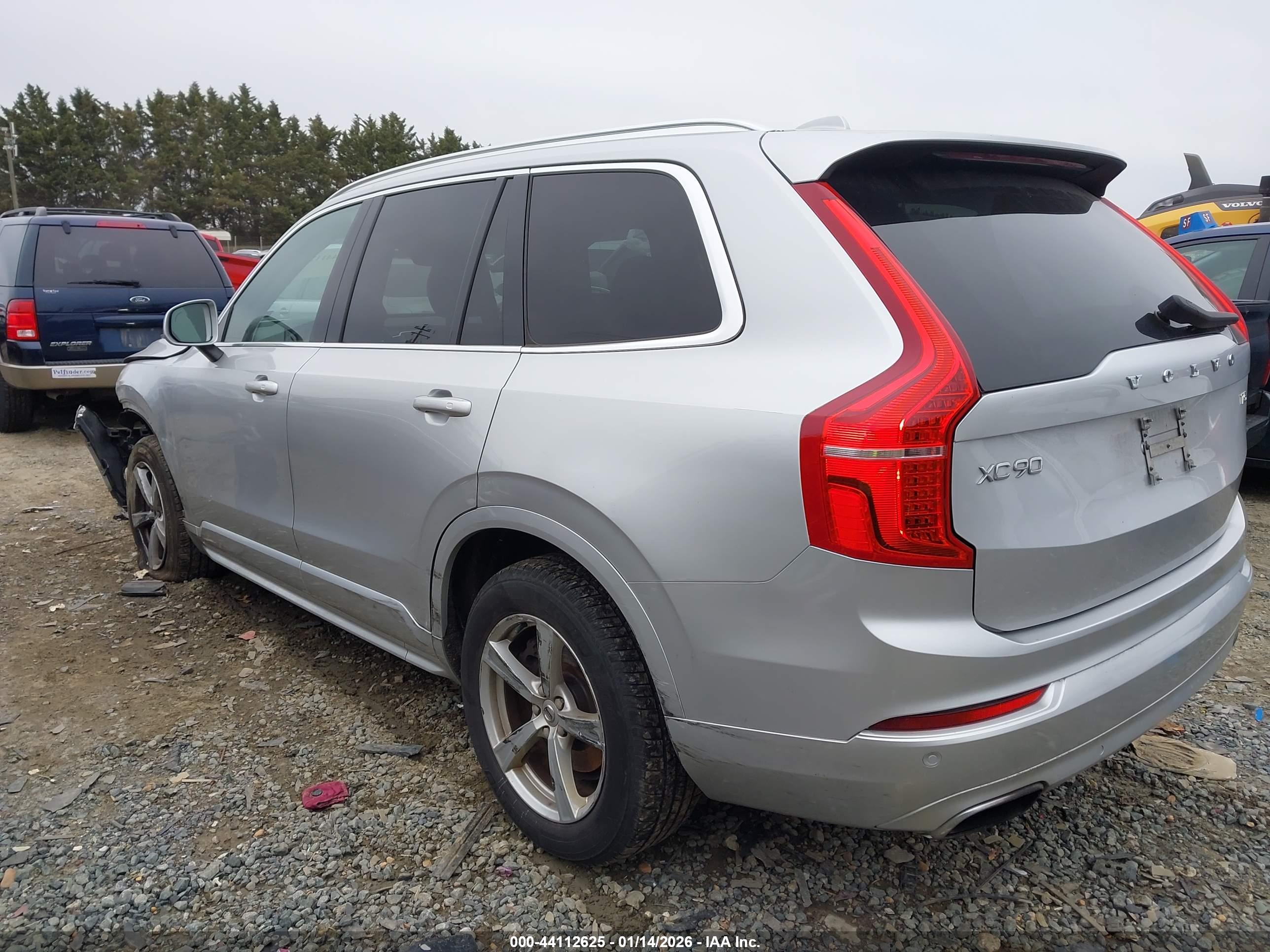 VOLVO XC90 image 3
