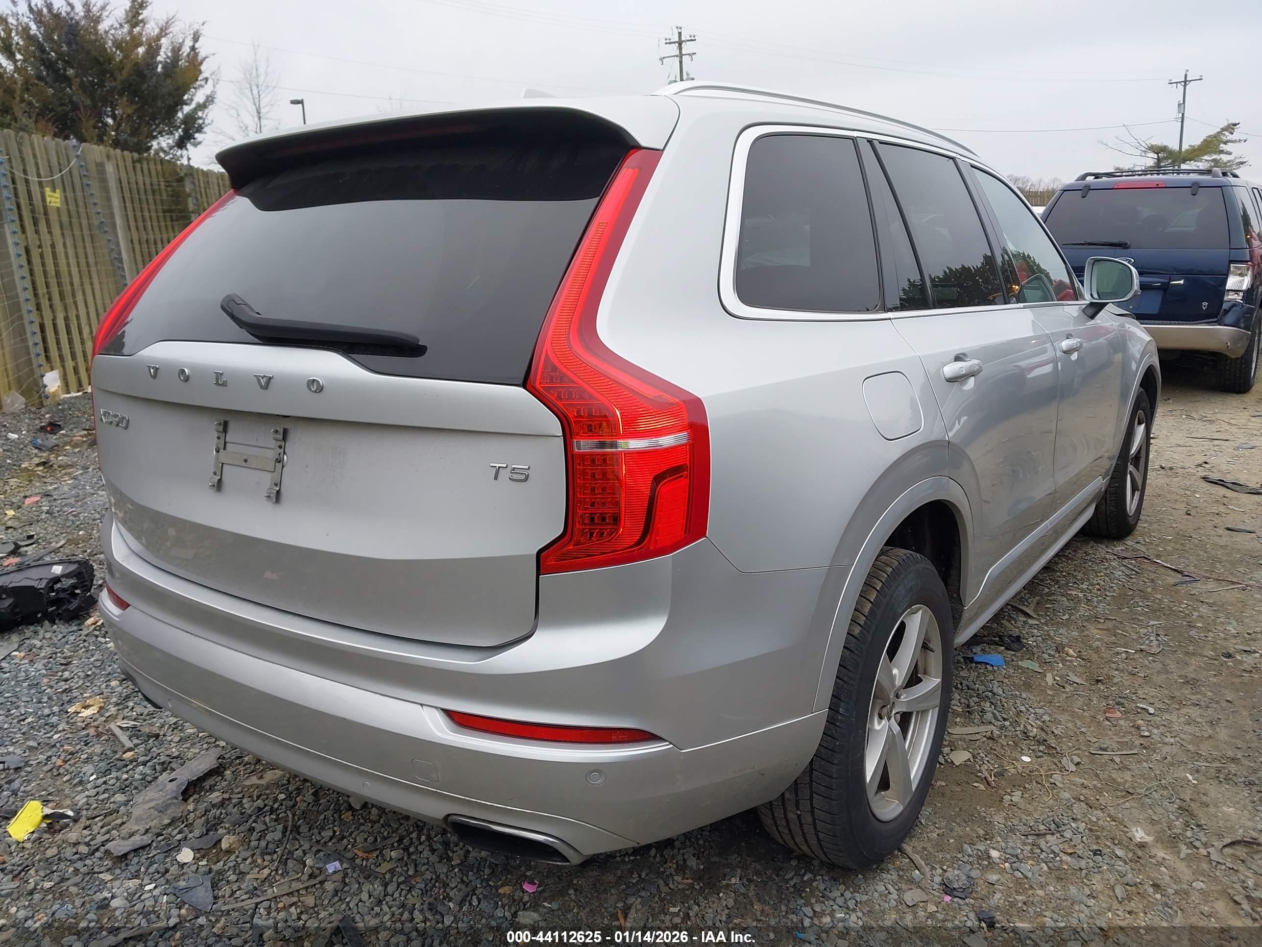 VOLVO XC90 image 4