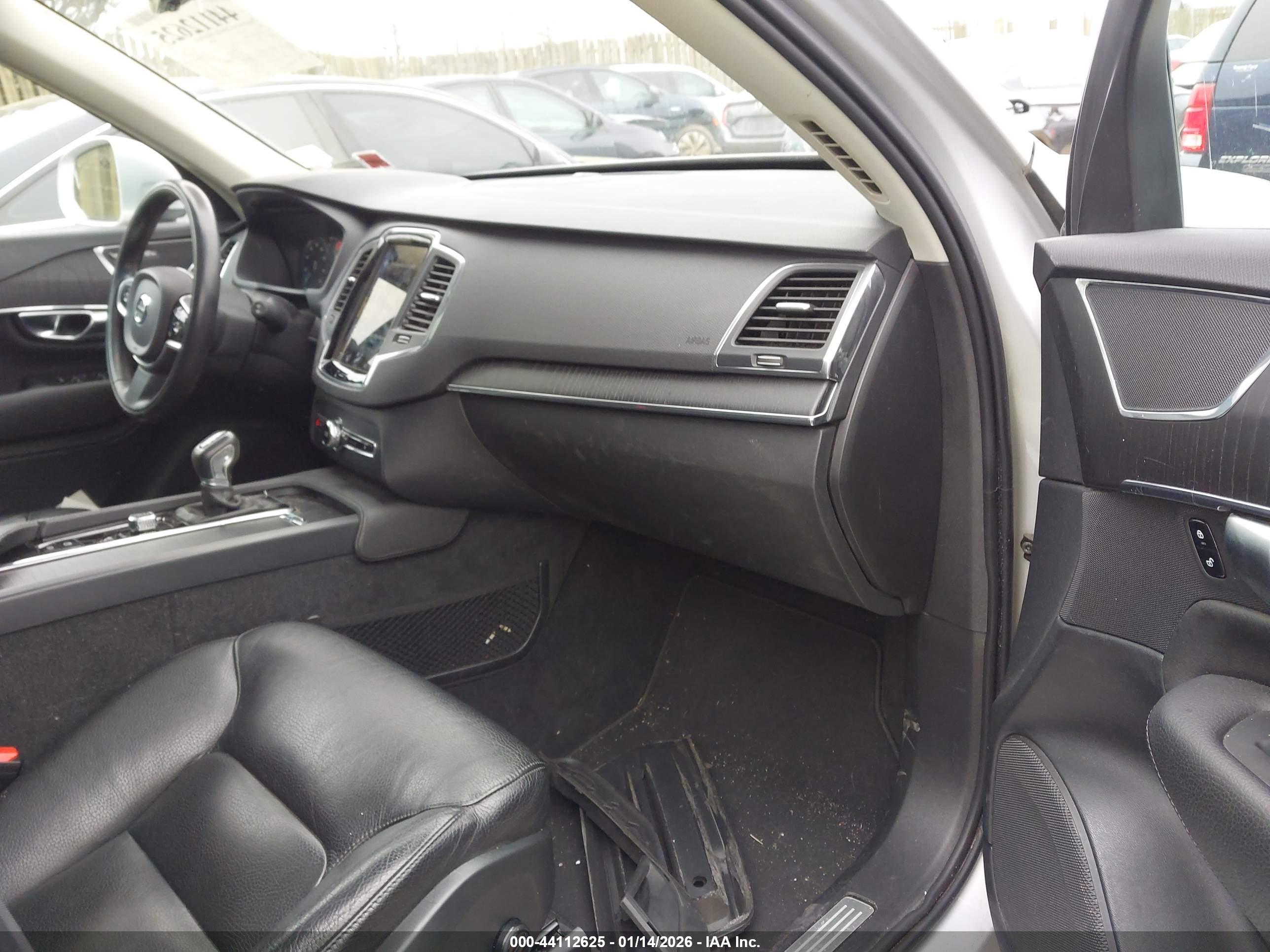 VOLVO XC90 image 5