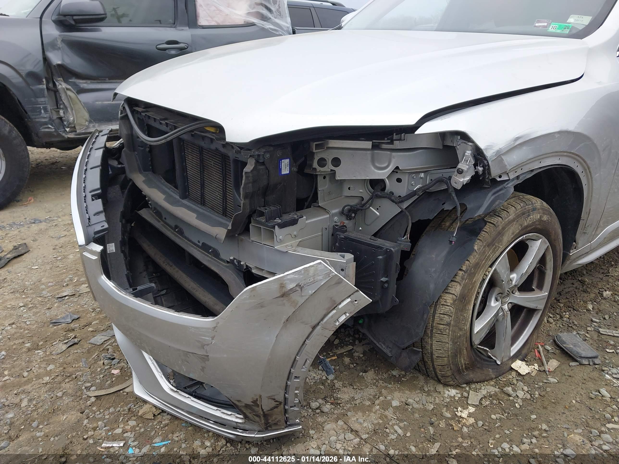 VOLVO XC90 image 6