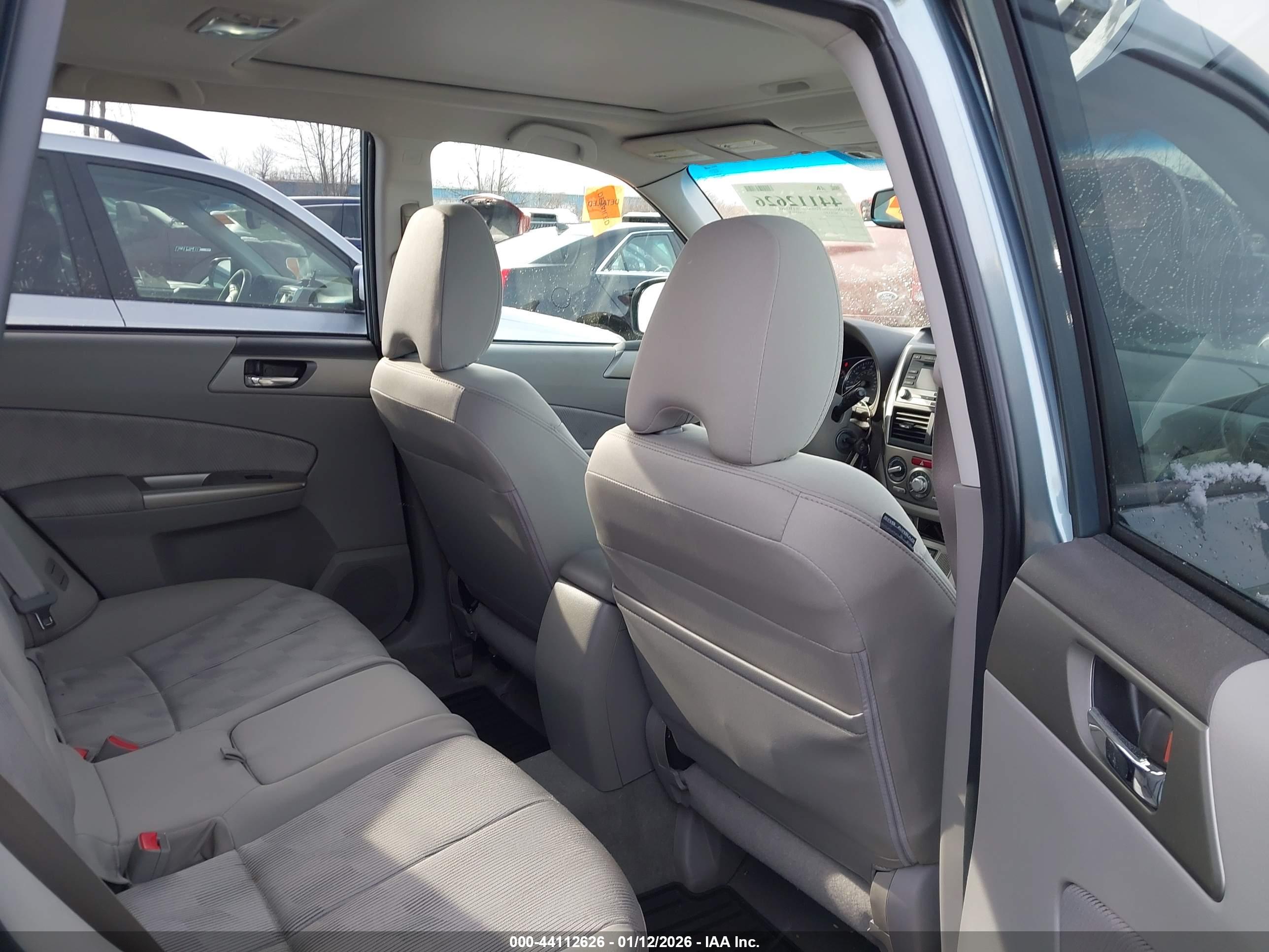 SUBARU FORESTER image 8
