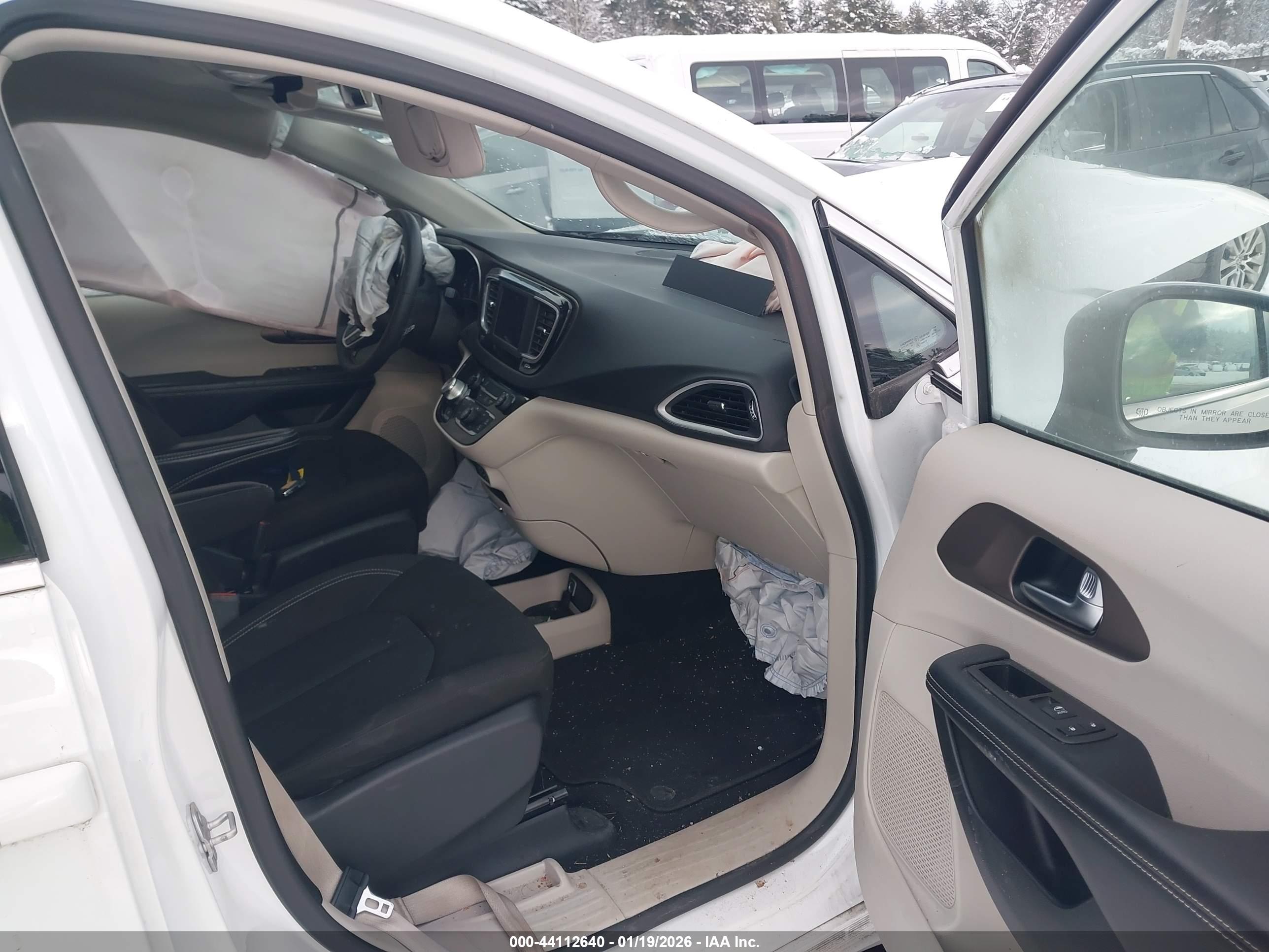 CHRYSLER VOYAGER image 5