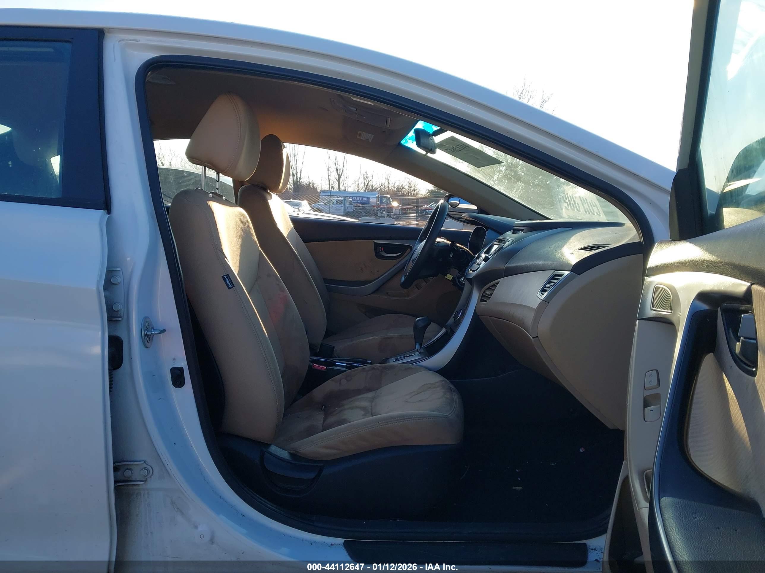 HYUNDAI ELANTRA image 5