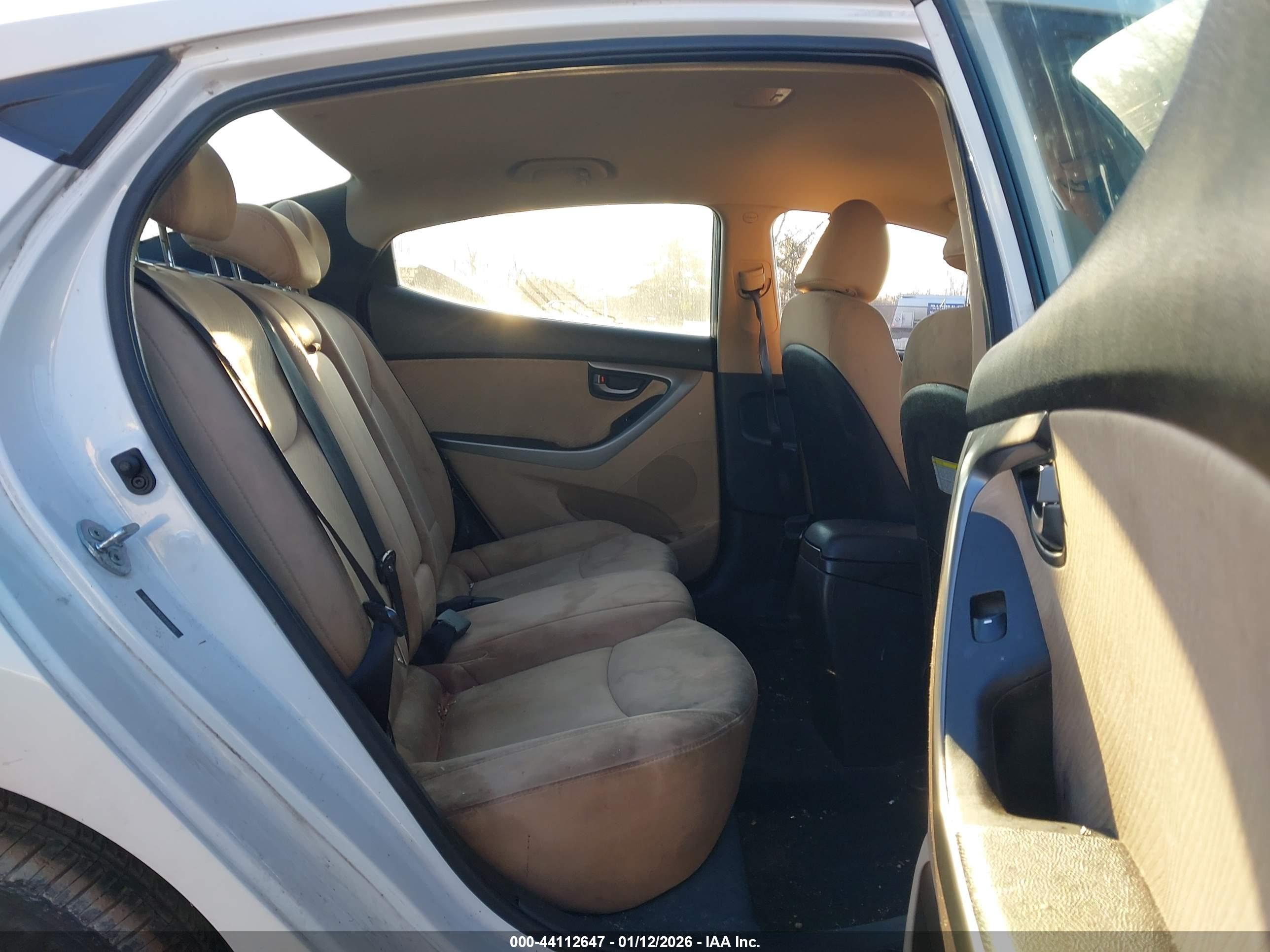 HYUNDAI ELANTRA image 8