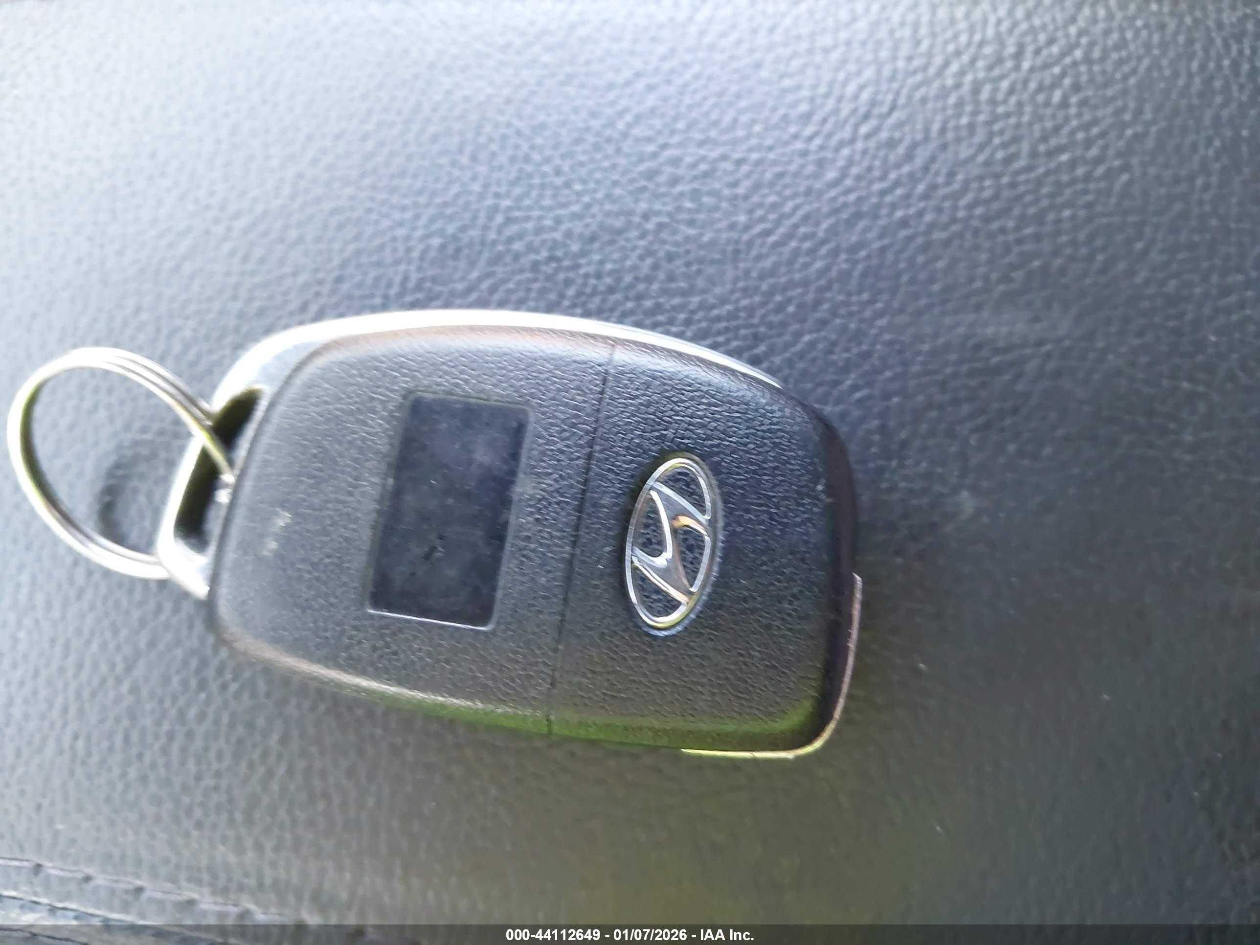 HYUNDAI SANTA image 11