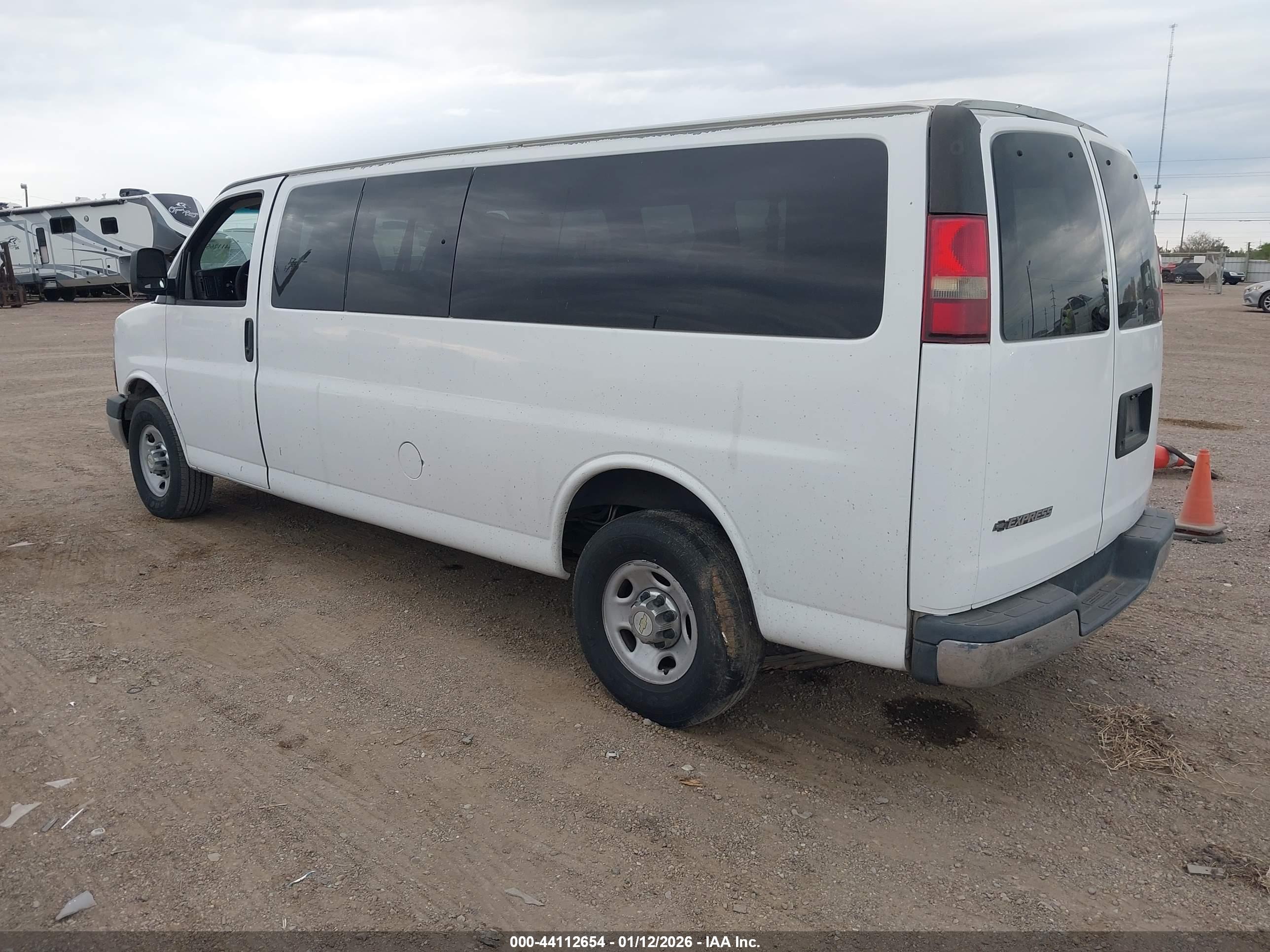 CHEVROLET EXPRESS image 3