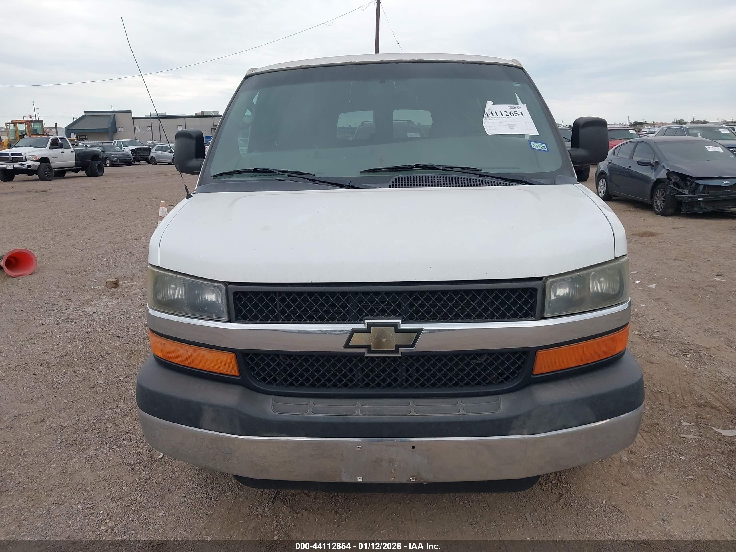 CHEVROLET EXPRESS image 6
