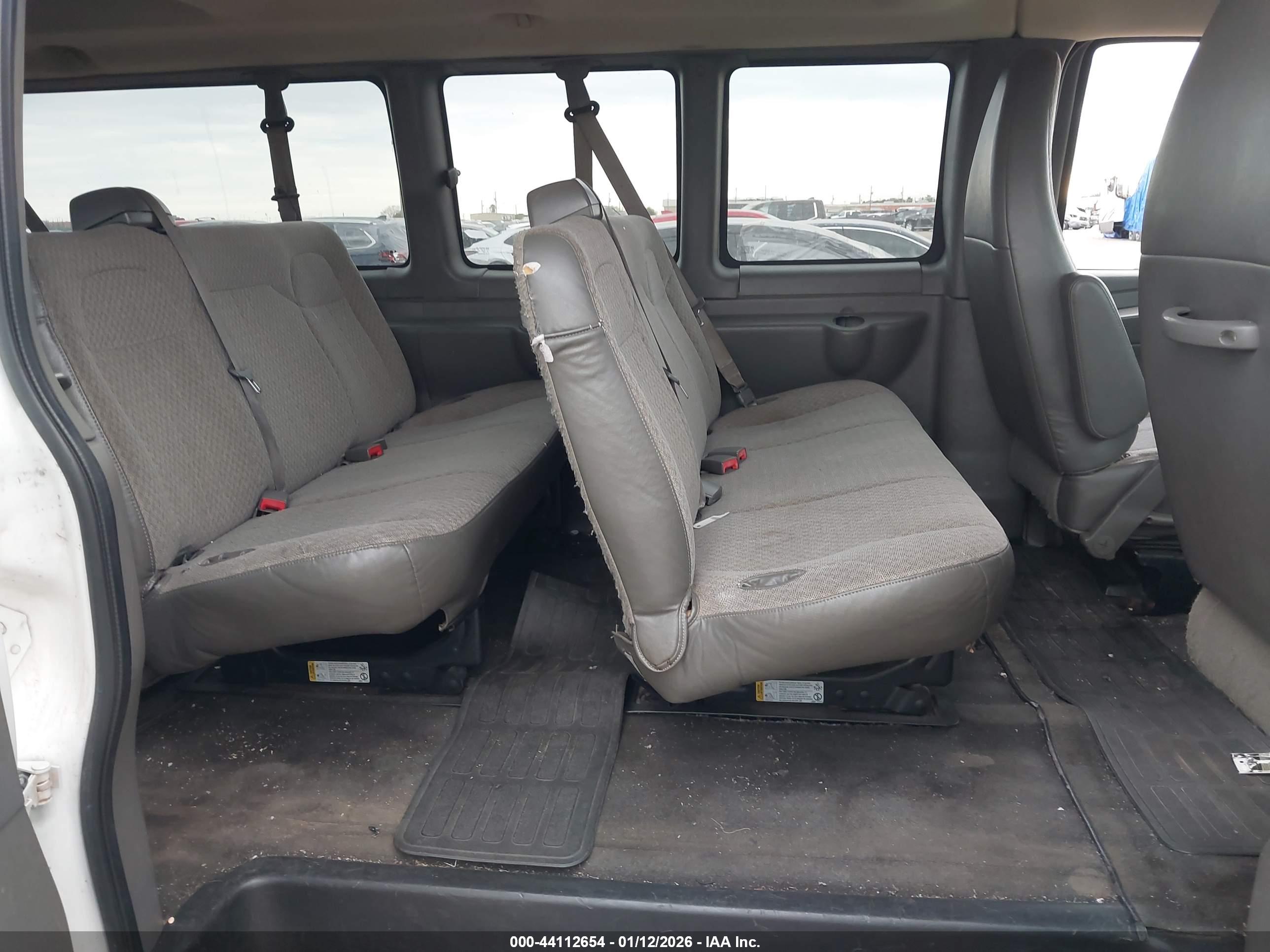 CHEVROLET EXPRESS image 8